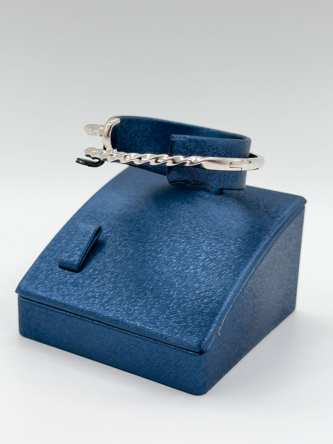 Spor Çivili Kadın Gümüş Bileklik