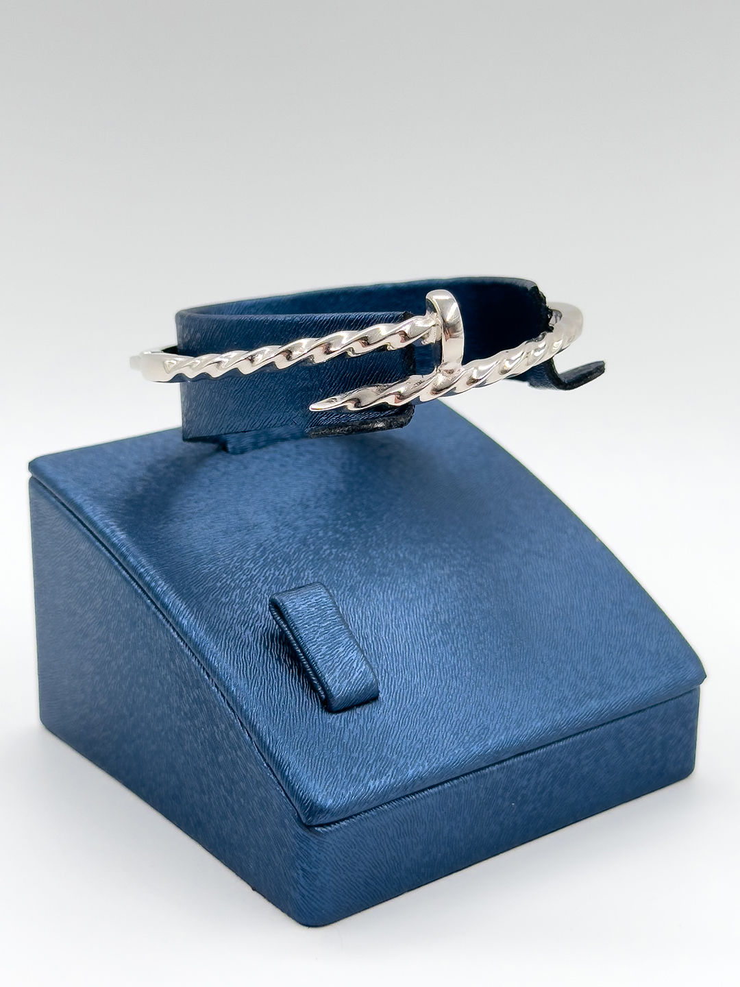 Spor Çivili Kadın Gümüş Bileklik