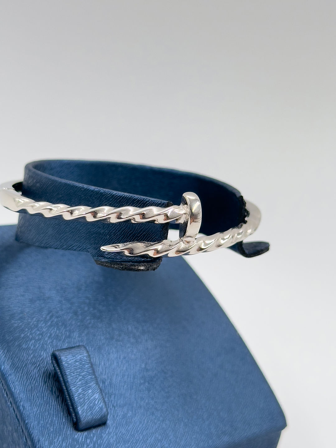 Spor Çivili Kadın Gümüş Bileklik