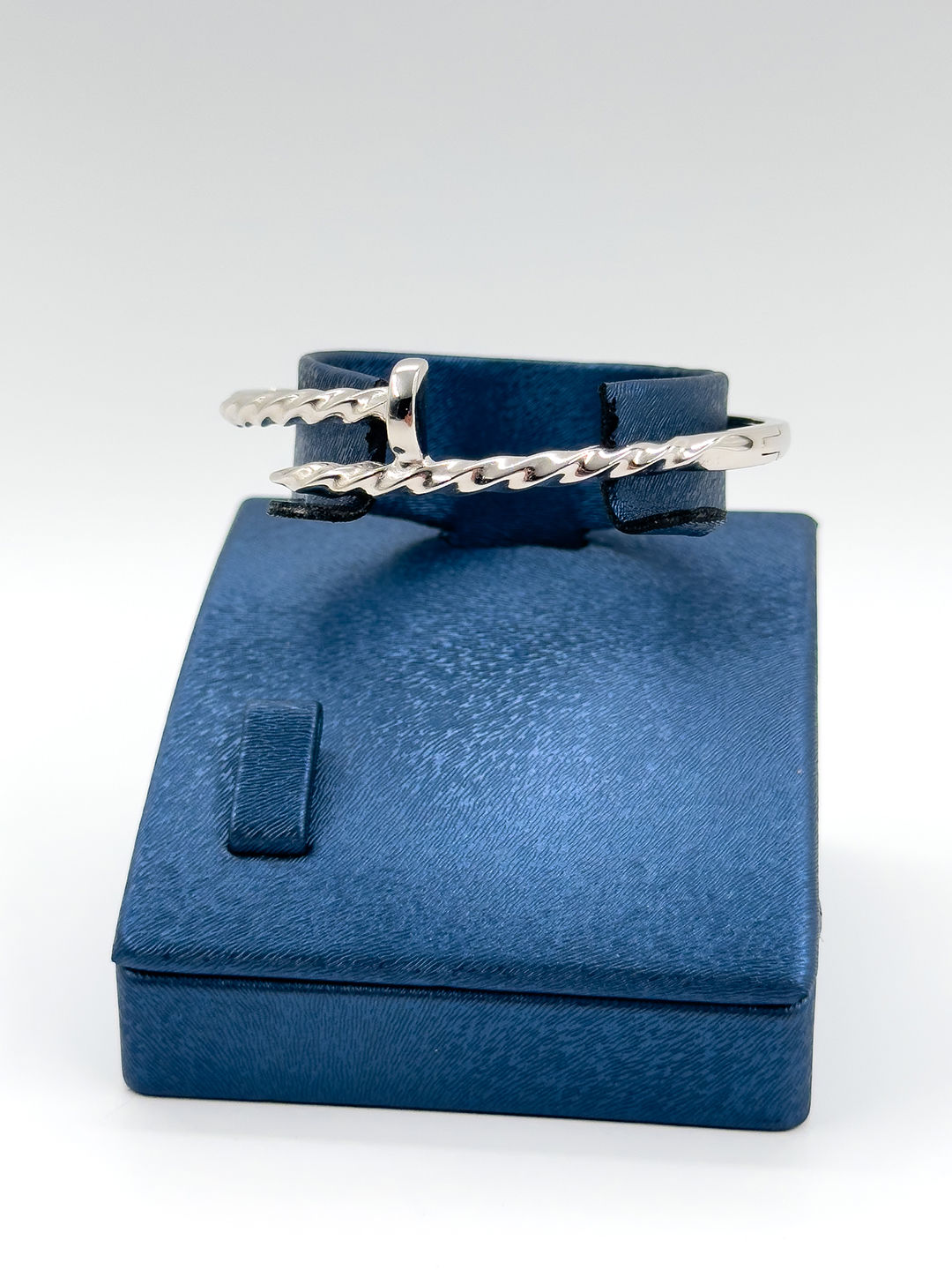 Spor Çivili Kadın Gümüş Bileklik