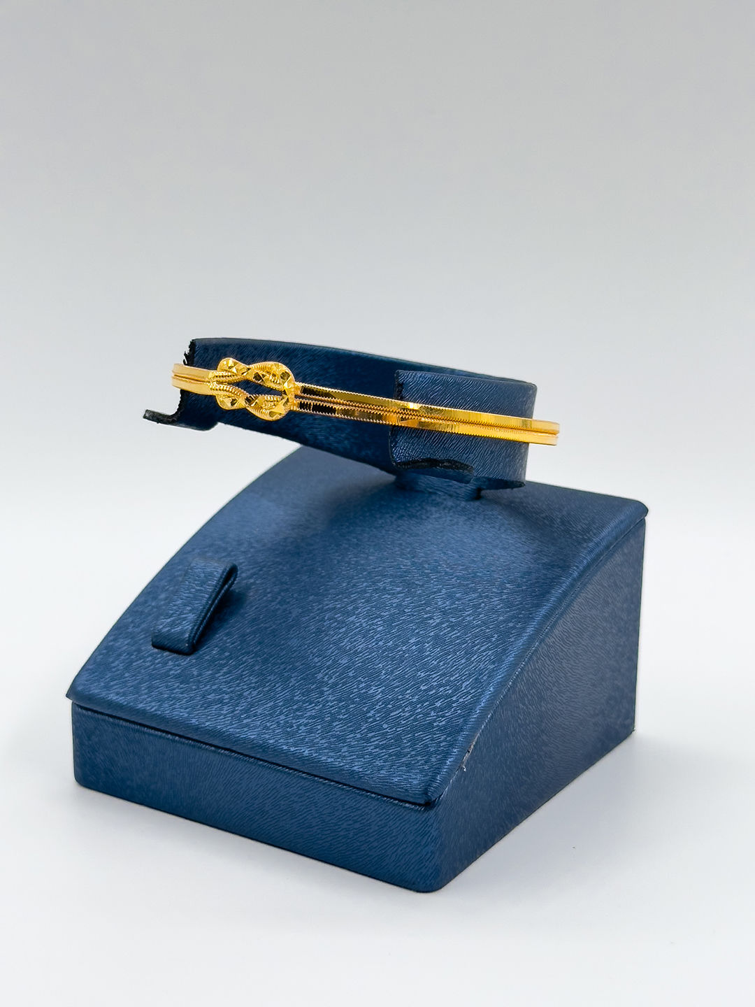 Gold Renk Aşk Düğümü Kadın Gümüş Bileklik