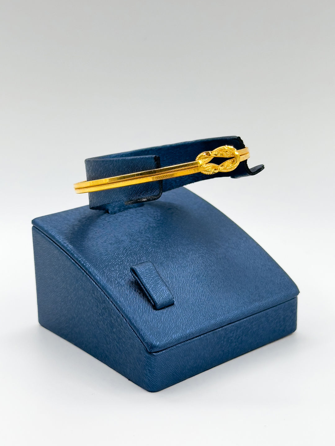 Gold Renk Aşk Düğümü Kadın Gümüş Bileklik