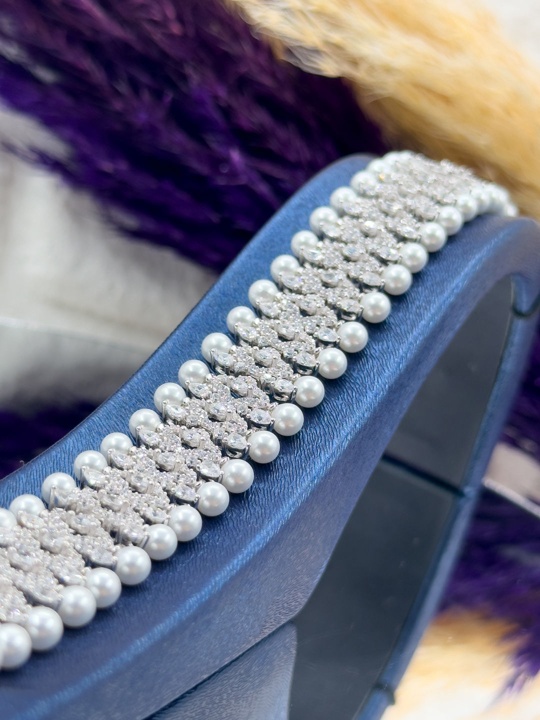 925 Ayar Gümüş Özel Üretim İri Boy İnci Detaylı Zarif Kadın Bileklik