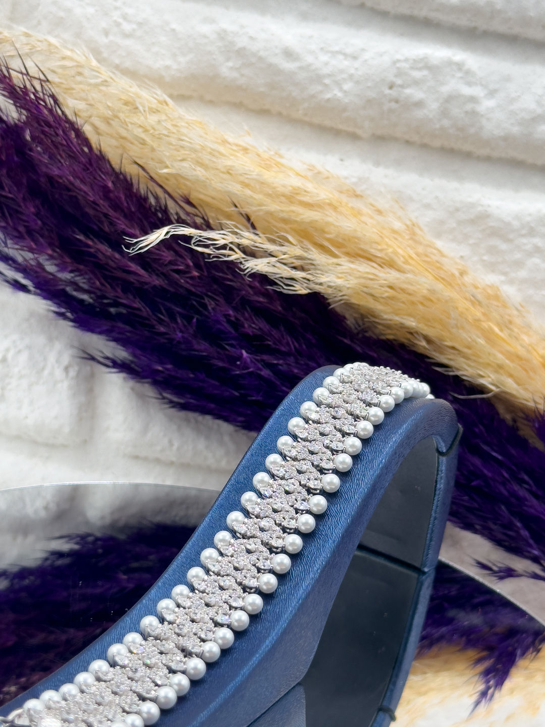 925 Ayar Gümüş Özel Üretim İri Boy İnci Detaylı Zarif Kadın Bileklik