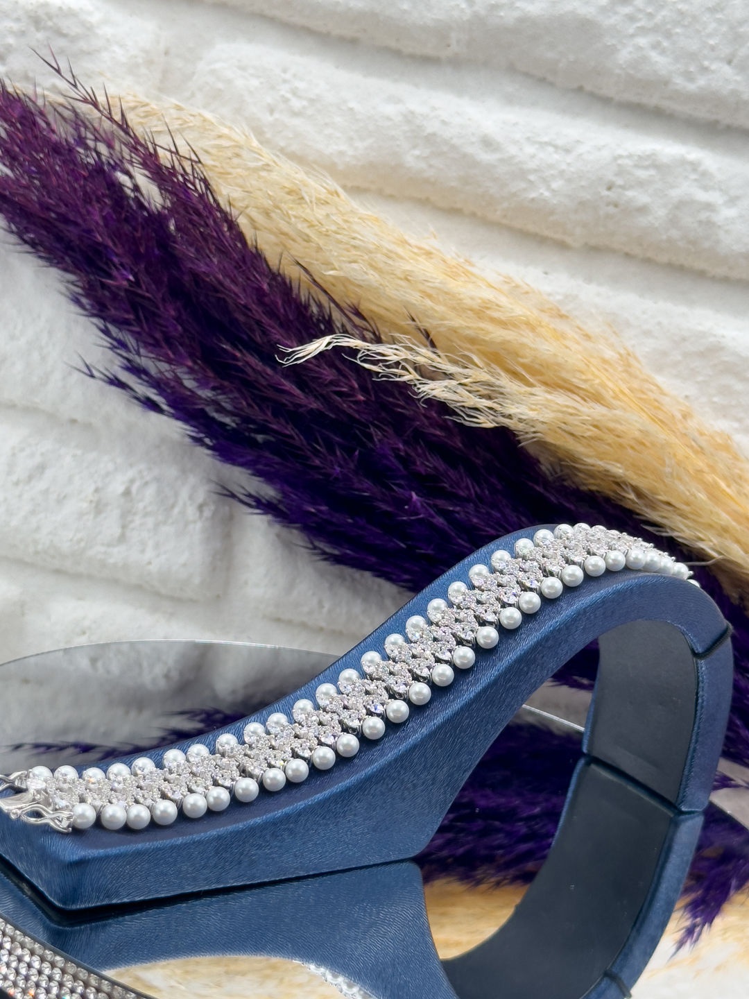 925 Ayar Gümüş Özel Üretim İri Boy İnci Detaylı Zarif Kadın Bileklik