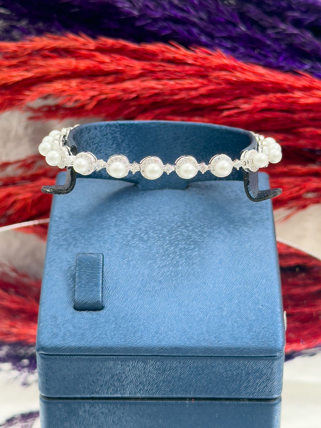 925 Ayar Gümüş Sıra Taşlı İncili Şık Kadın Bileklik