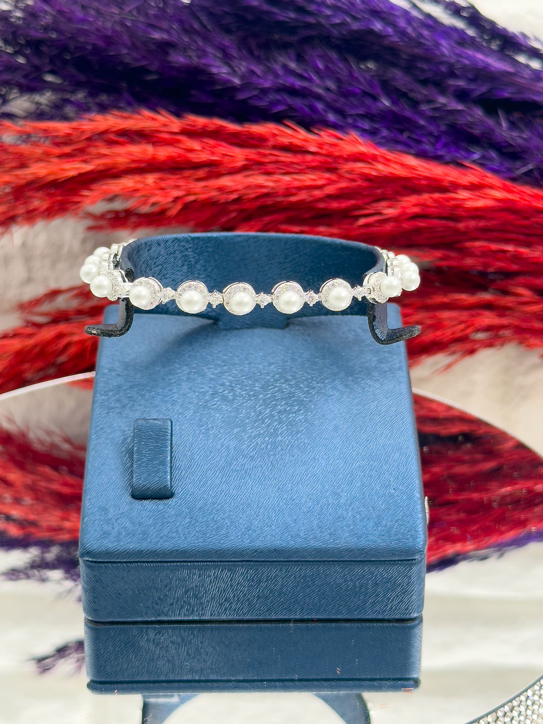 925 Ayar Gümüş Sıra Taşlı İncili Şık Kadın Bileklik