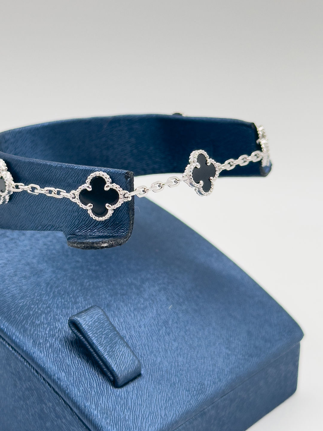 5'li Onix Taşlı Kadın Gümüş Bileklik - Doğal Taşlı, Şık ve Modern Kadın Takısı