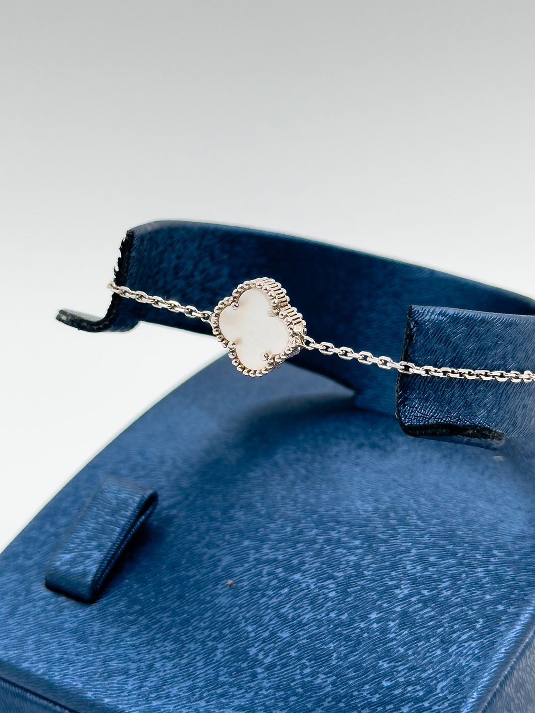 Tekli Sedef Taşlı Yonca Kadın Gümüş Bileklik