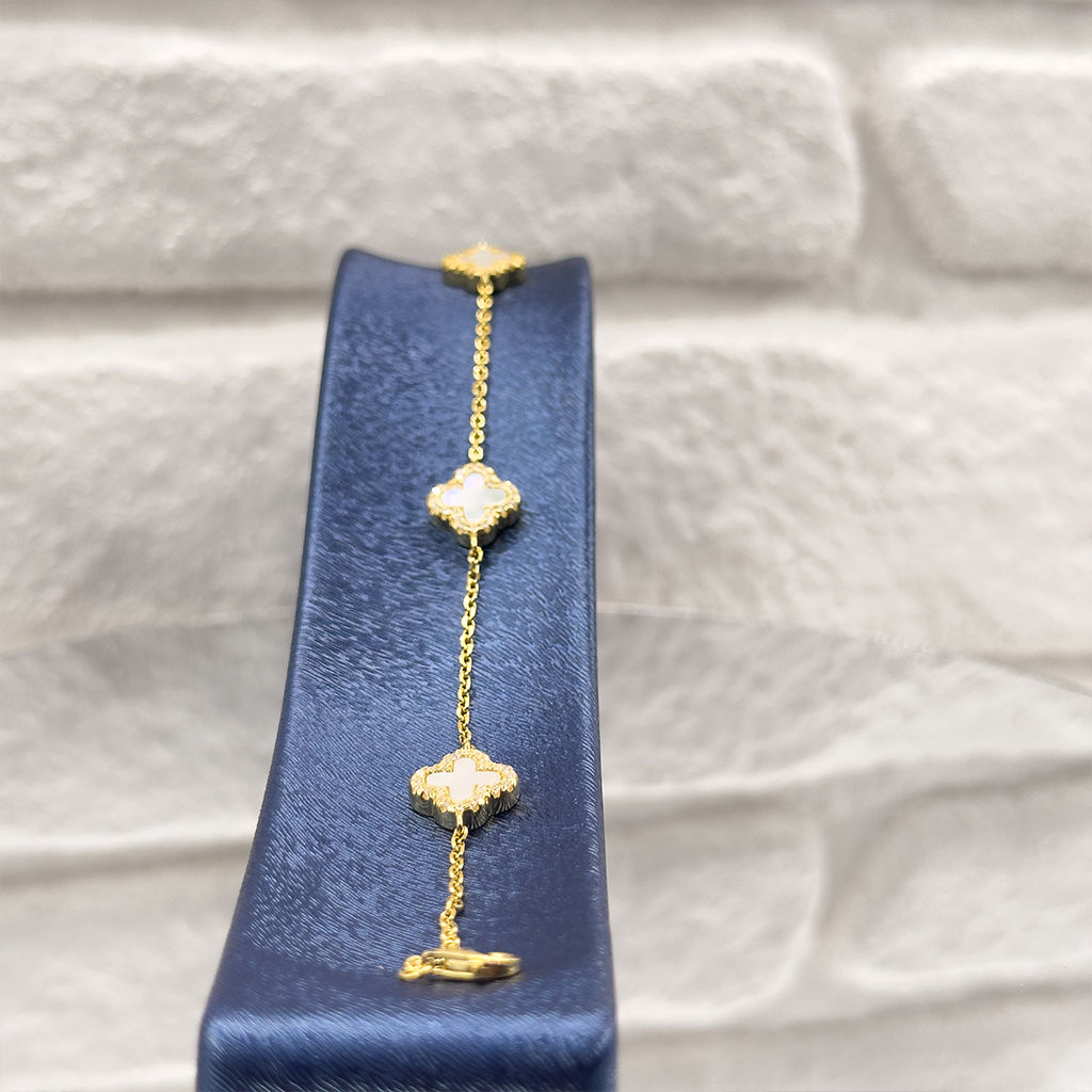 Altın Renk Beyaz Sedef Yonca Gümüş Bileklik