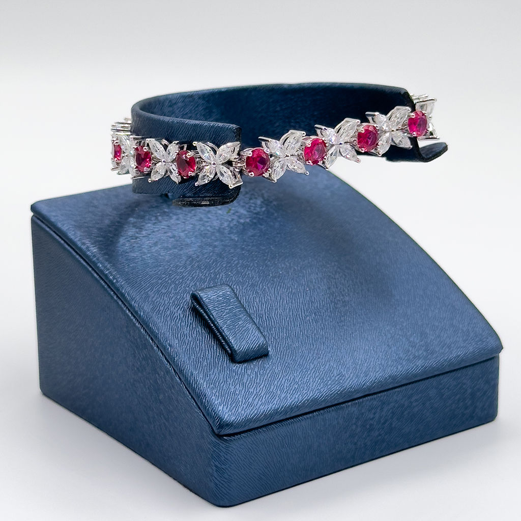 Pırlanta Montür Yakut Taşlı Kelebekli Gümüş Bileklik