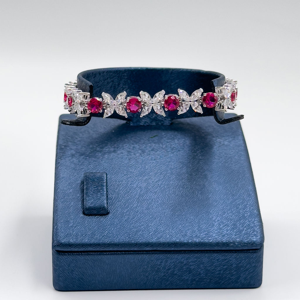 Pırlanta Montür Yakut Taşlı Kelebekli Gümüş Bileklik