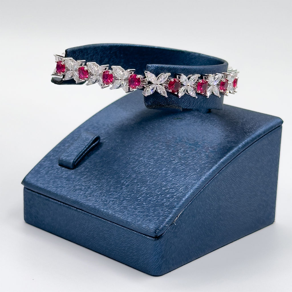 Pırlanta Montür Yakut Taşlı Kelebekli Gümüş Bileklik