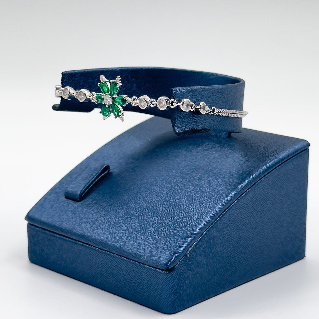 Zümrüt Taşlı Lotus Gümüş Bileklik