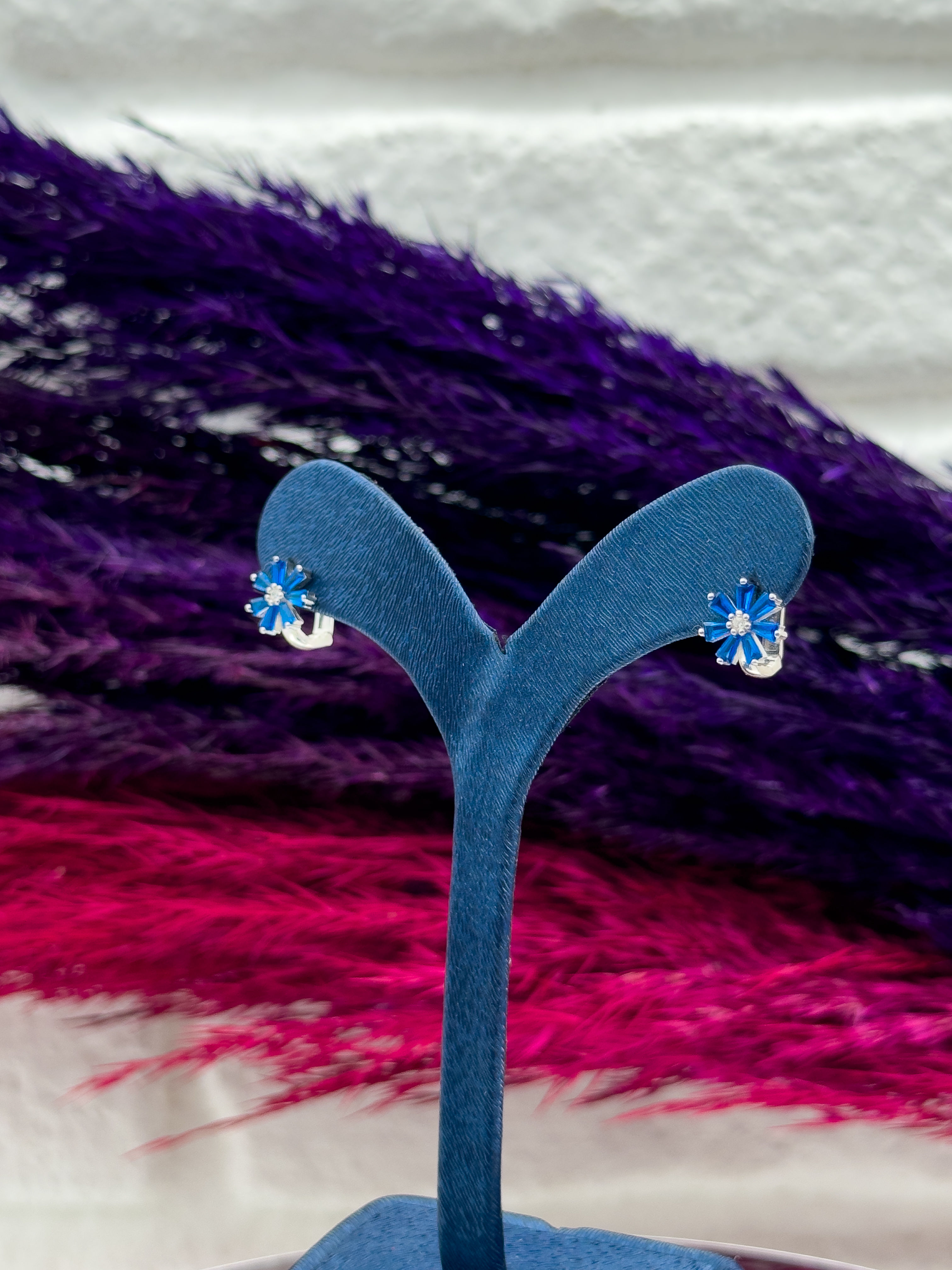 925 Ayar Gümüş Safir Taşlı Zarif Kız Çocuk Küpesi