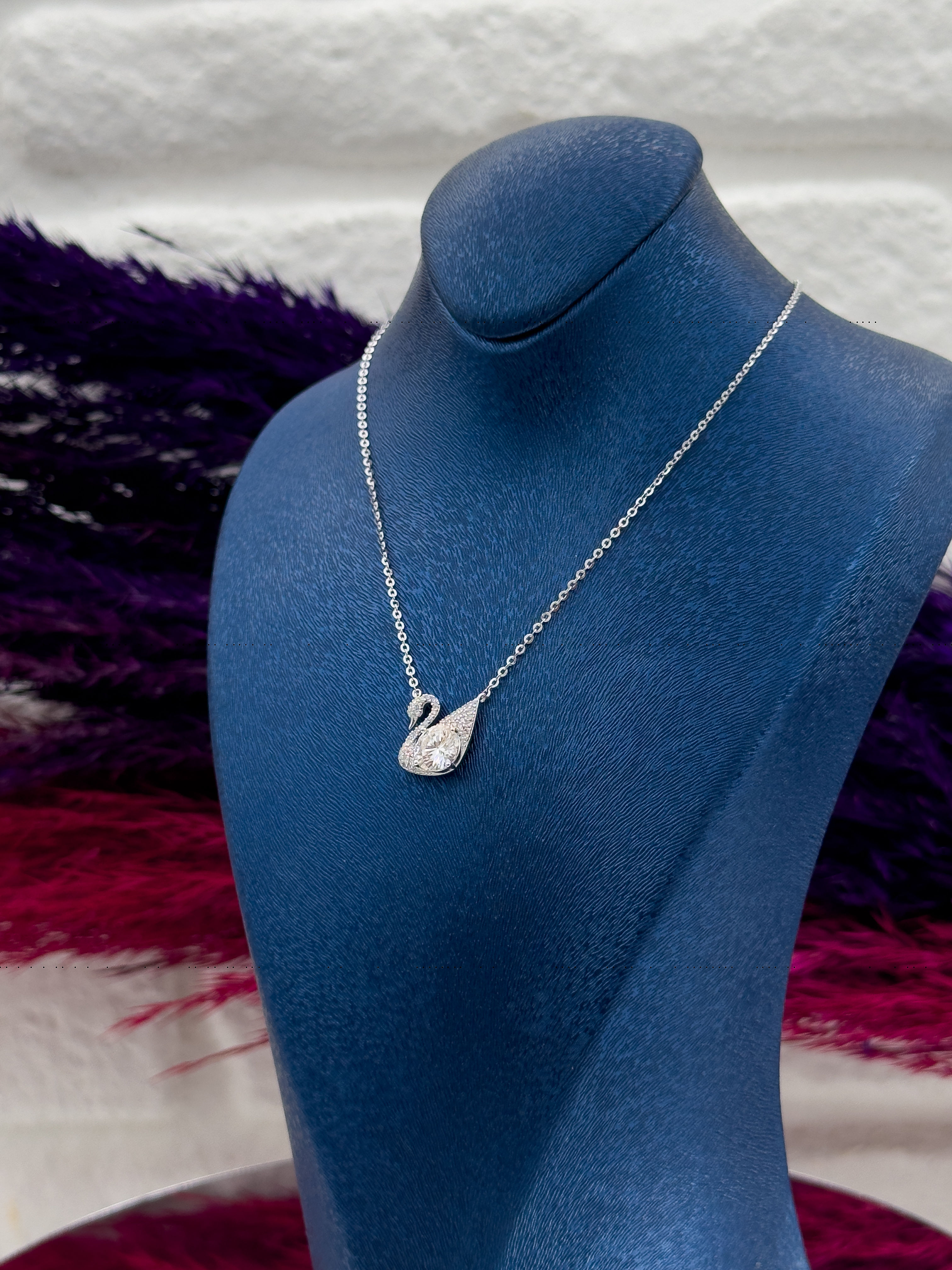 925 Ayar Gümüş Mosanite Taşlı Kuğu Modeli Aşk Temalı Zarif Kadın Kolye