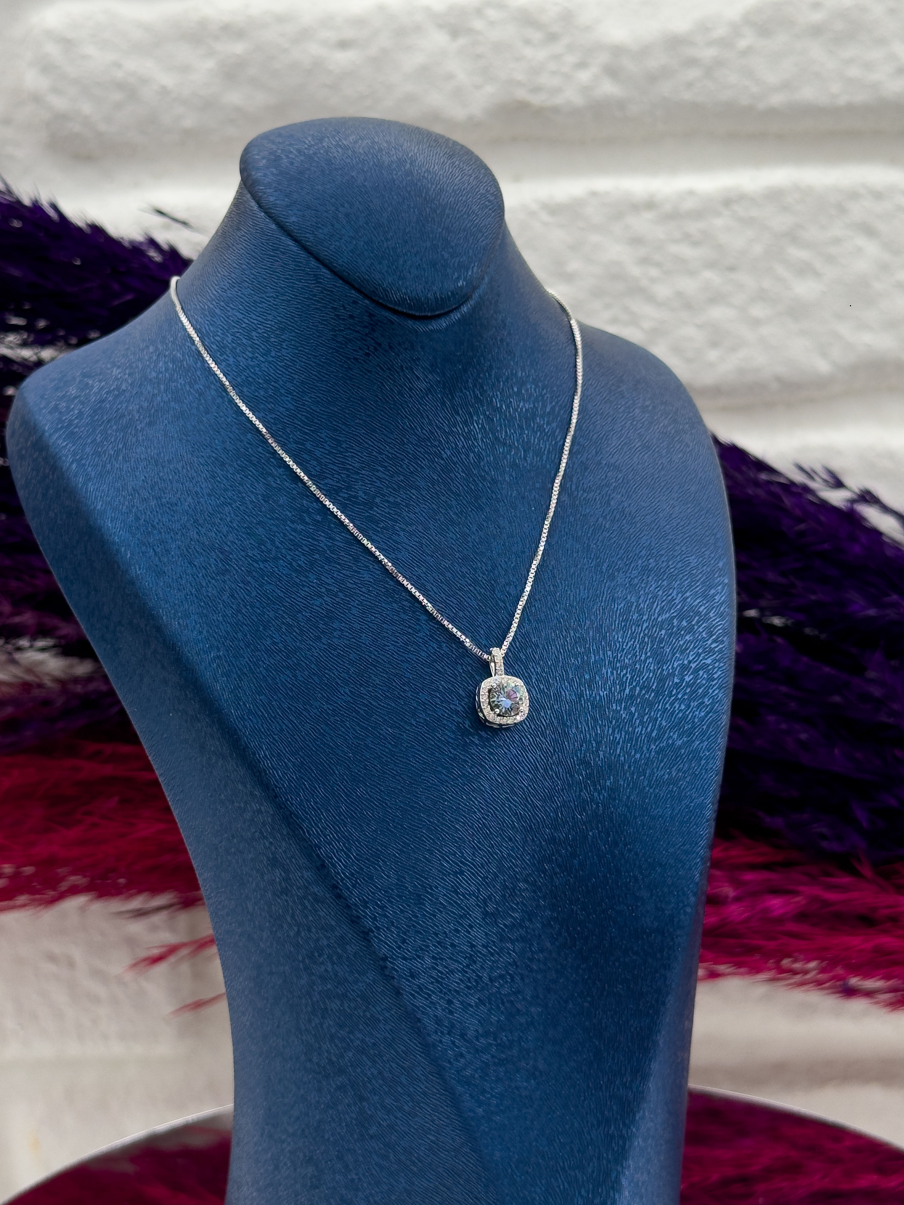 925 Ayar Gümüş Mistik Topaz Taşlı Pırlanta Montürlü Lüks Kadın Kolye