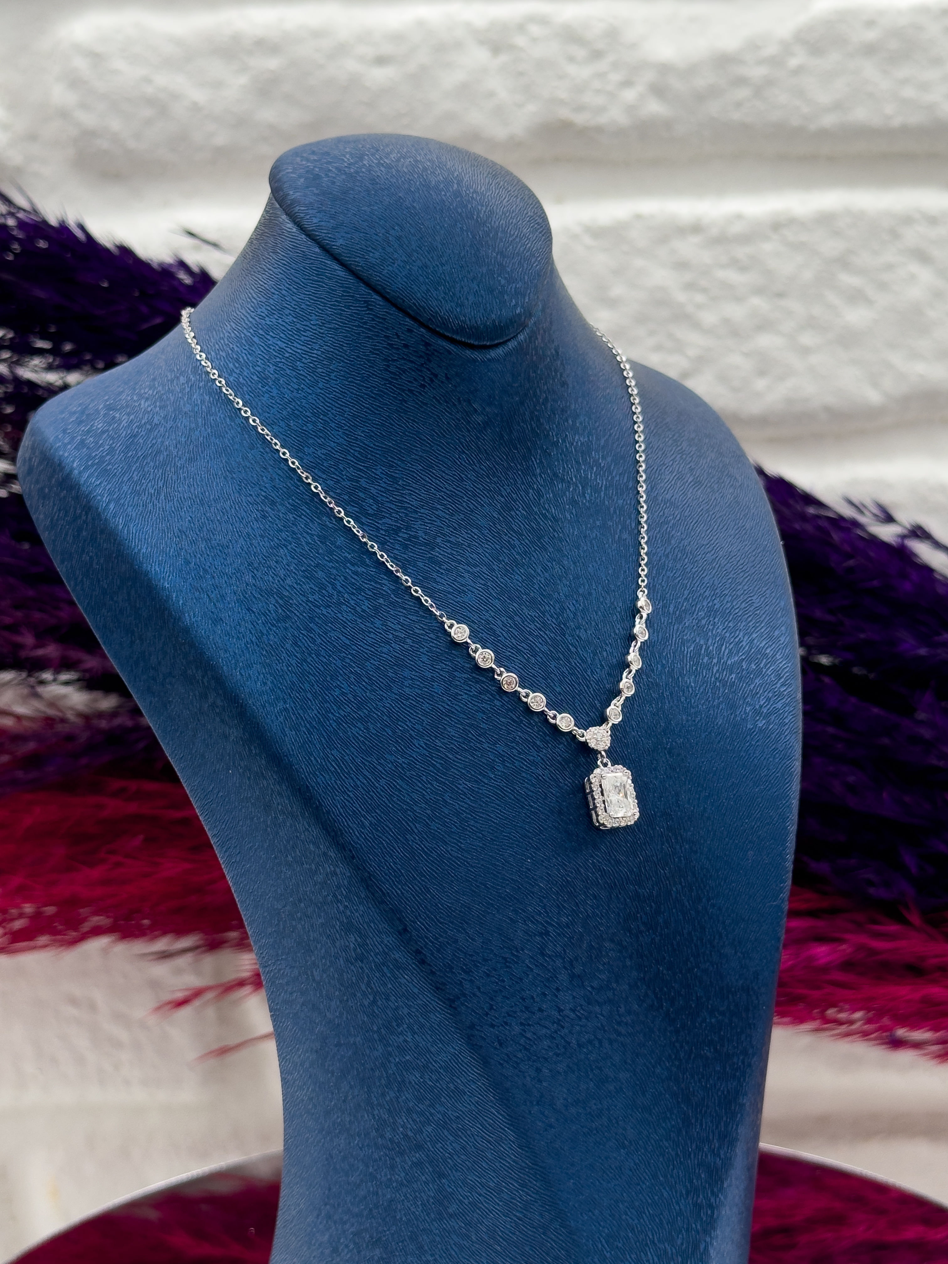 925 Ayar Gümüş Pırlanta Montür Baget Desenli Popüler Kadın Kolye