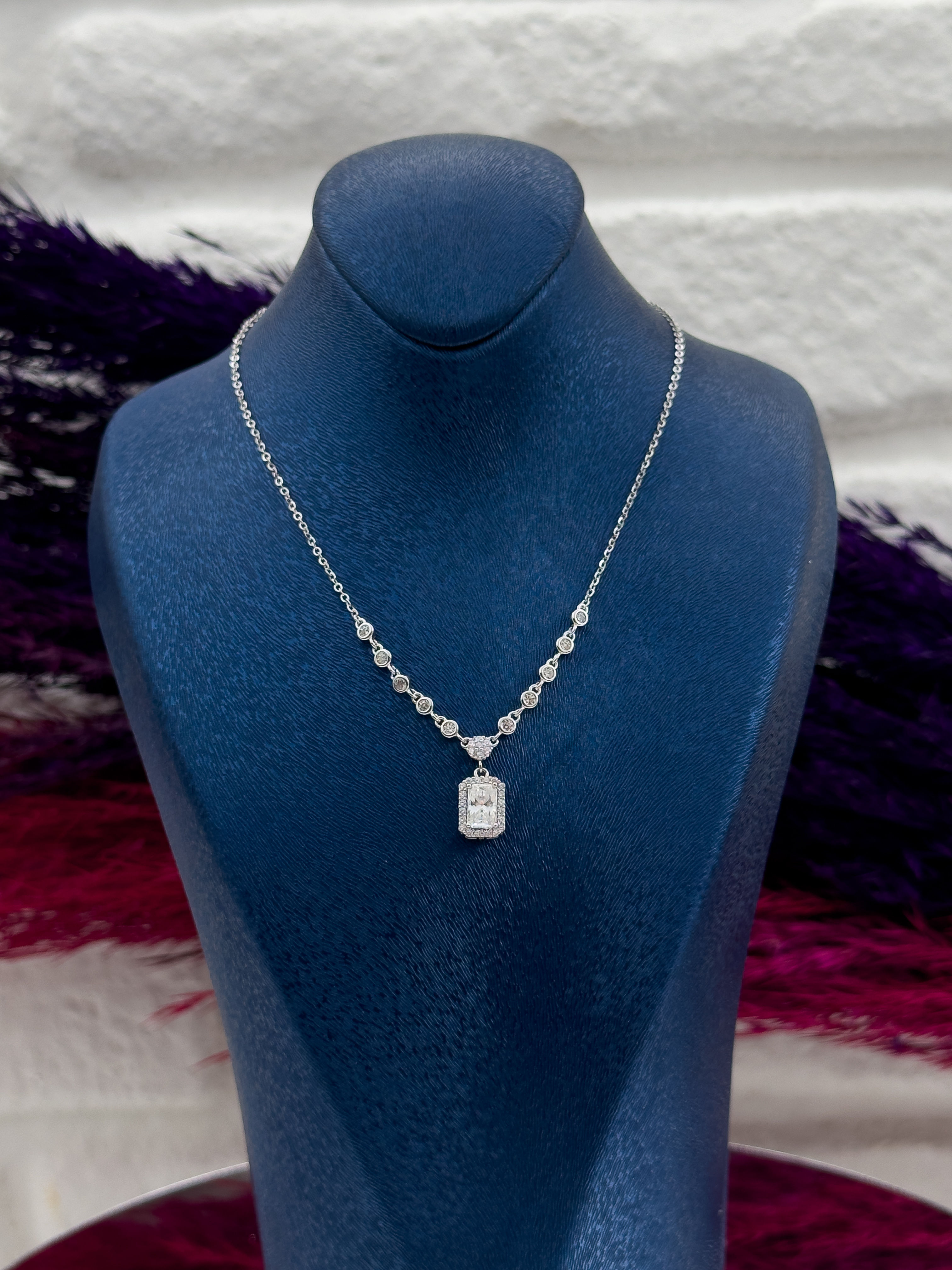 925 Ayar Gümüş Pırlanta Montür Baget Desenli Popüler Kadın Kolye