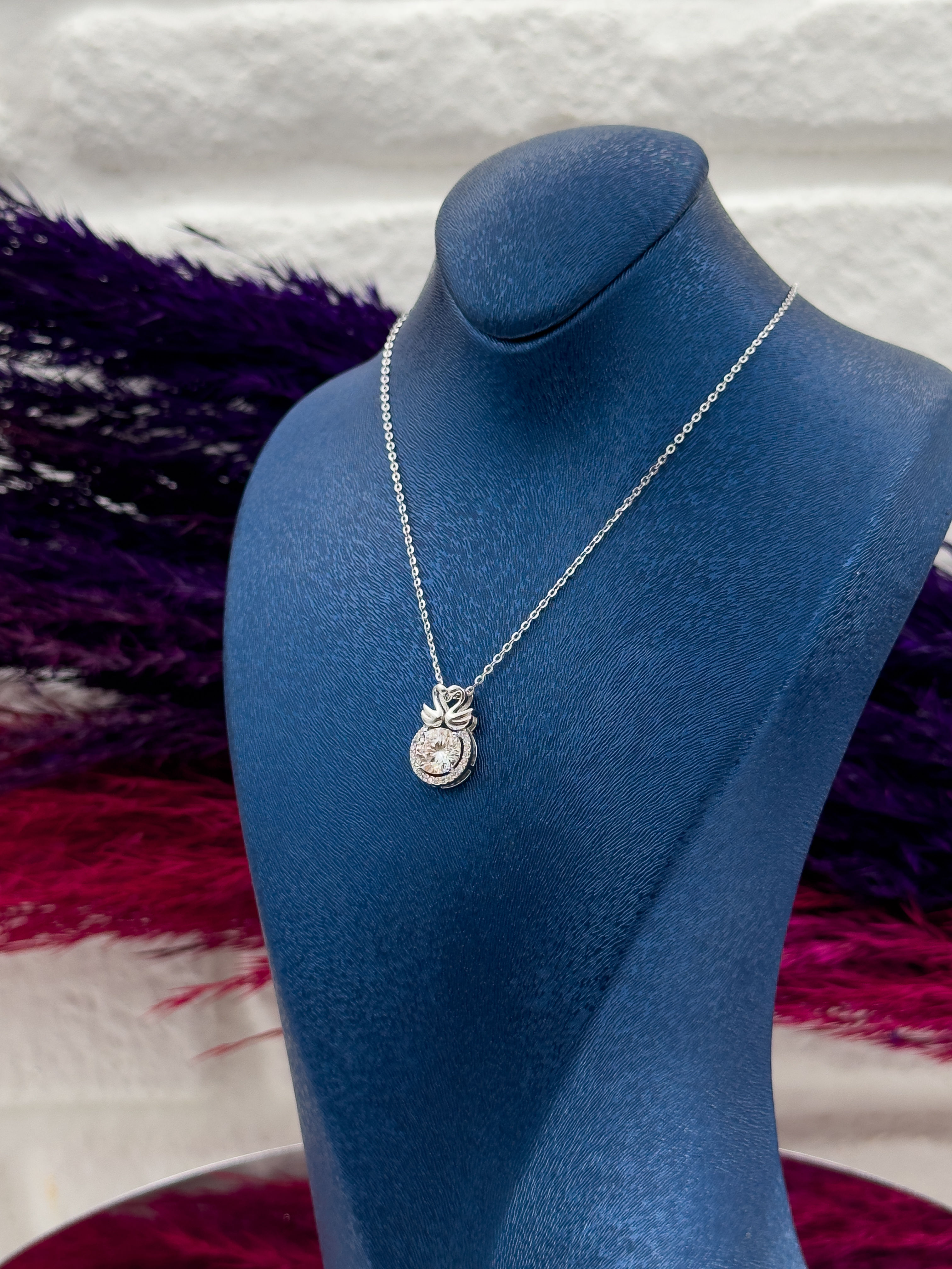 925 Ayar Gümüş Mosanite Taşlı Kuğu Modeli Aşk Temalı Lüks Kadın Kolye