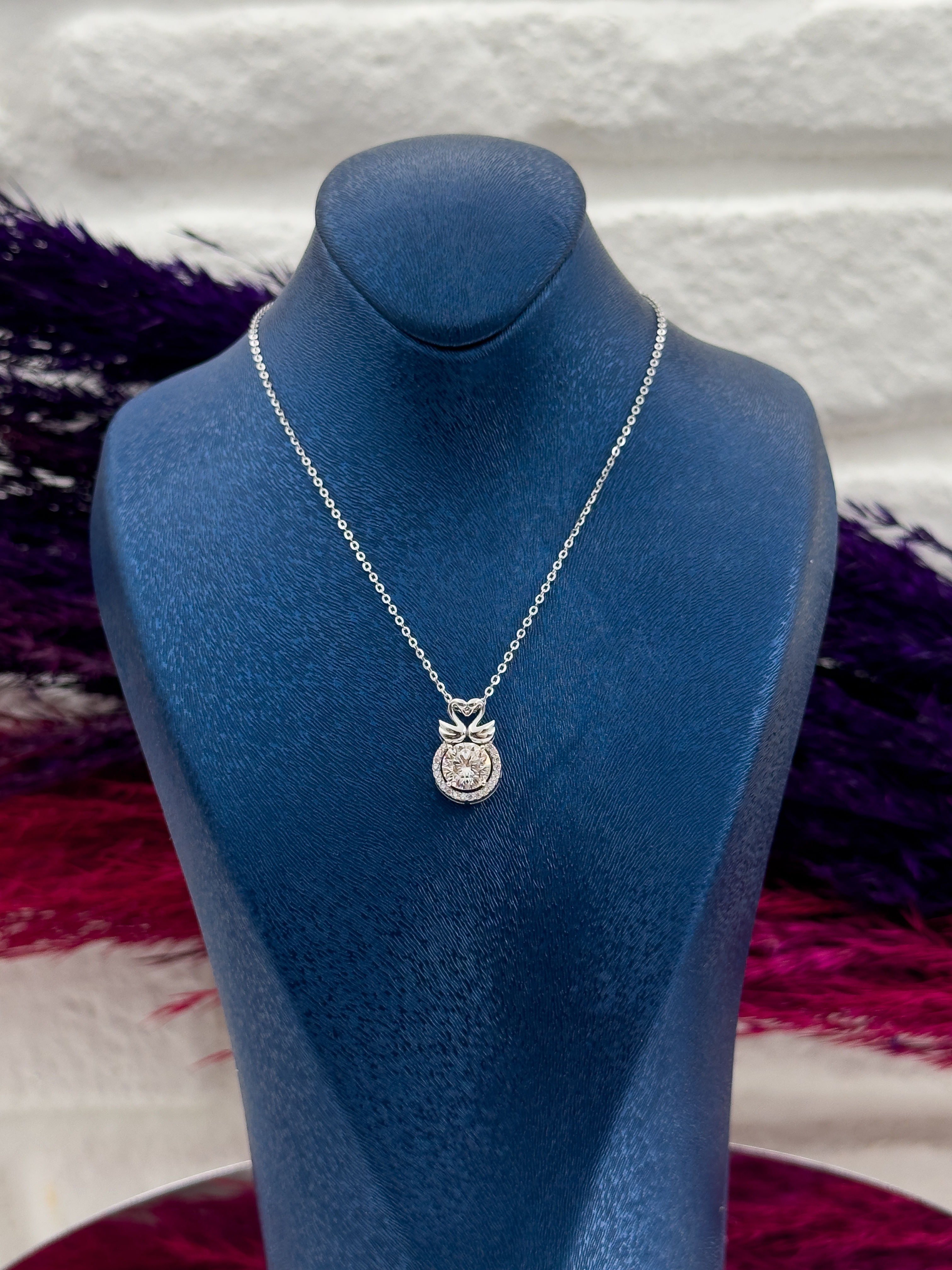 925 Ayar Gümüş Mosanite Taşlı Kuğu Modeli Aşk Temalı Lüks Kadın Kolye