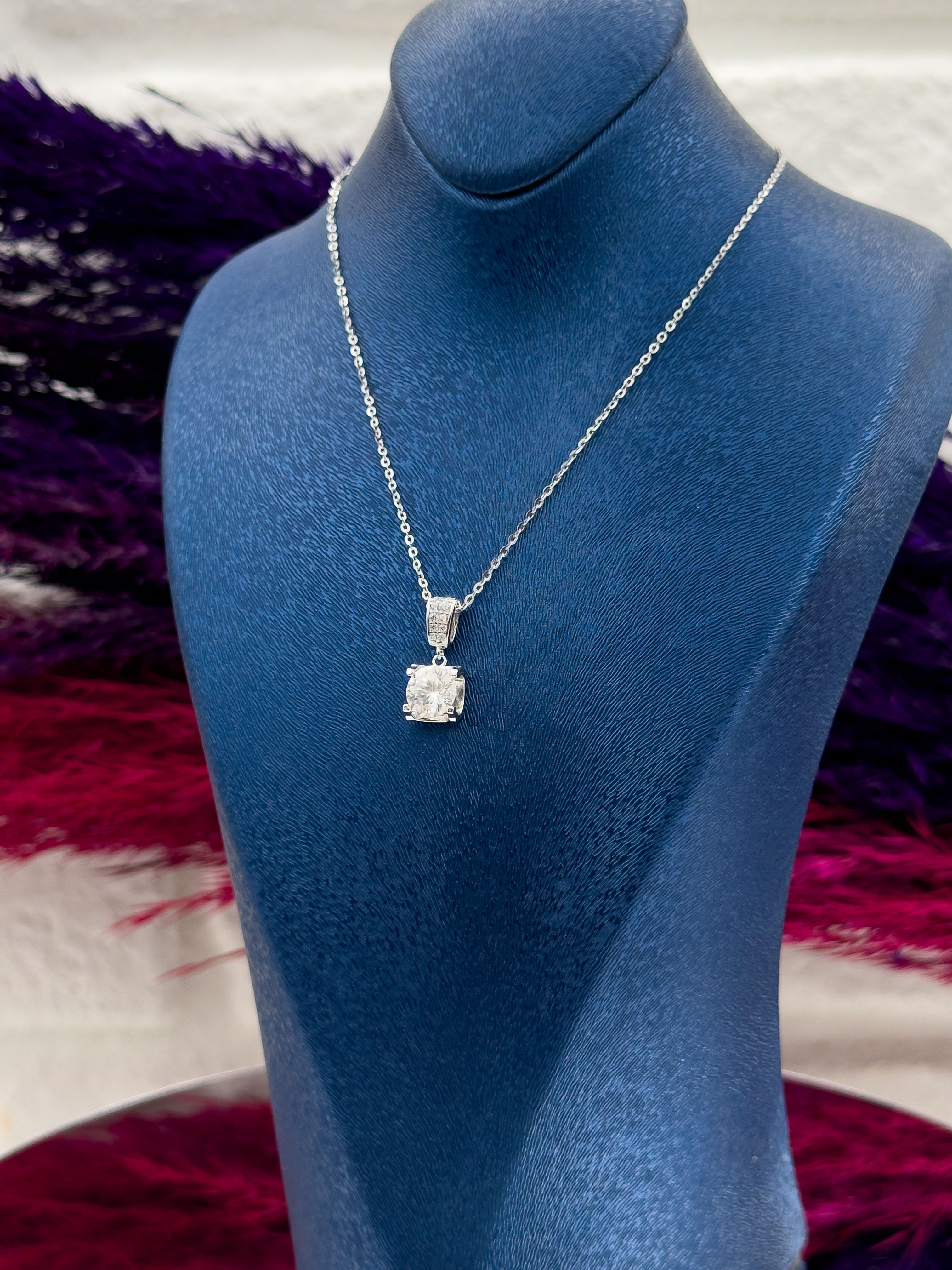 925 Ayar Gümüş Mosanite Taşlı Tektaş Tasarım Trend Kadın Kolye