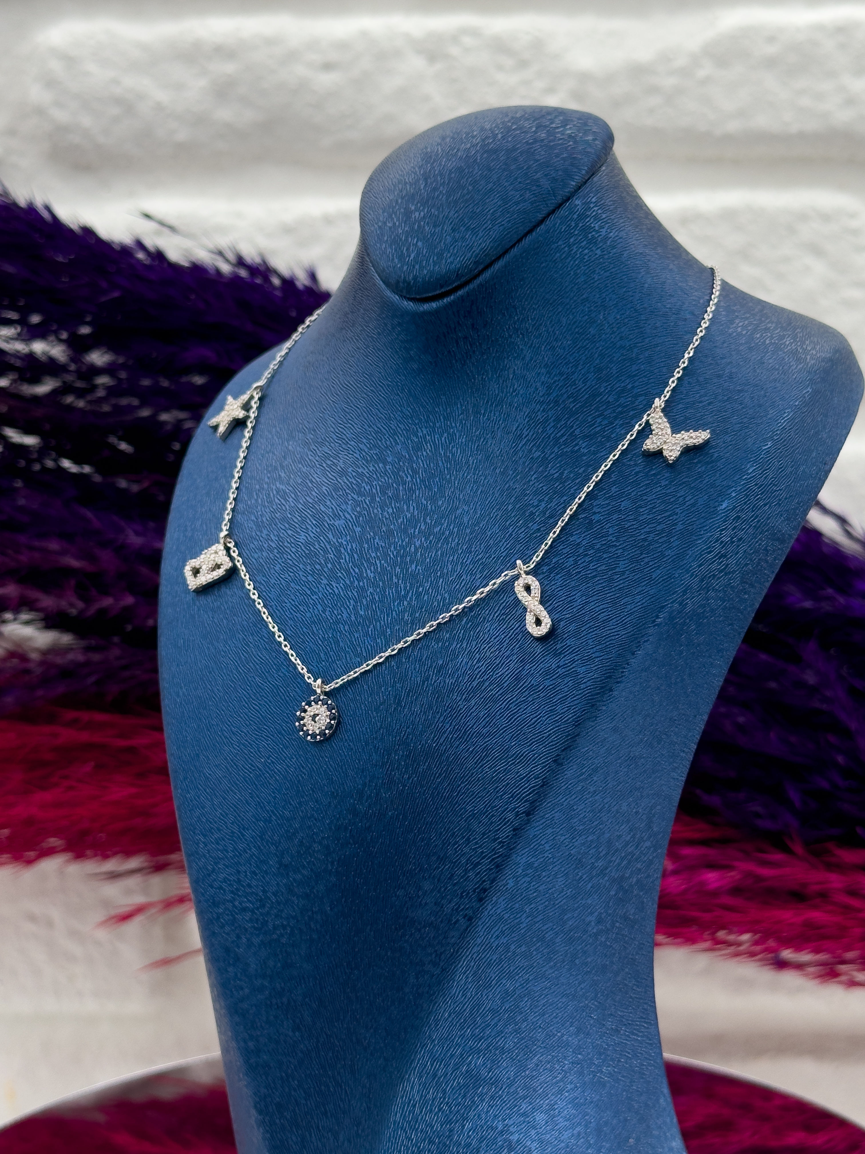 925 Ayar Gümüş Figürlü Şans Modeli Zarif Kadın Kolye