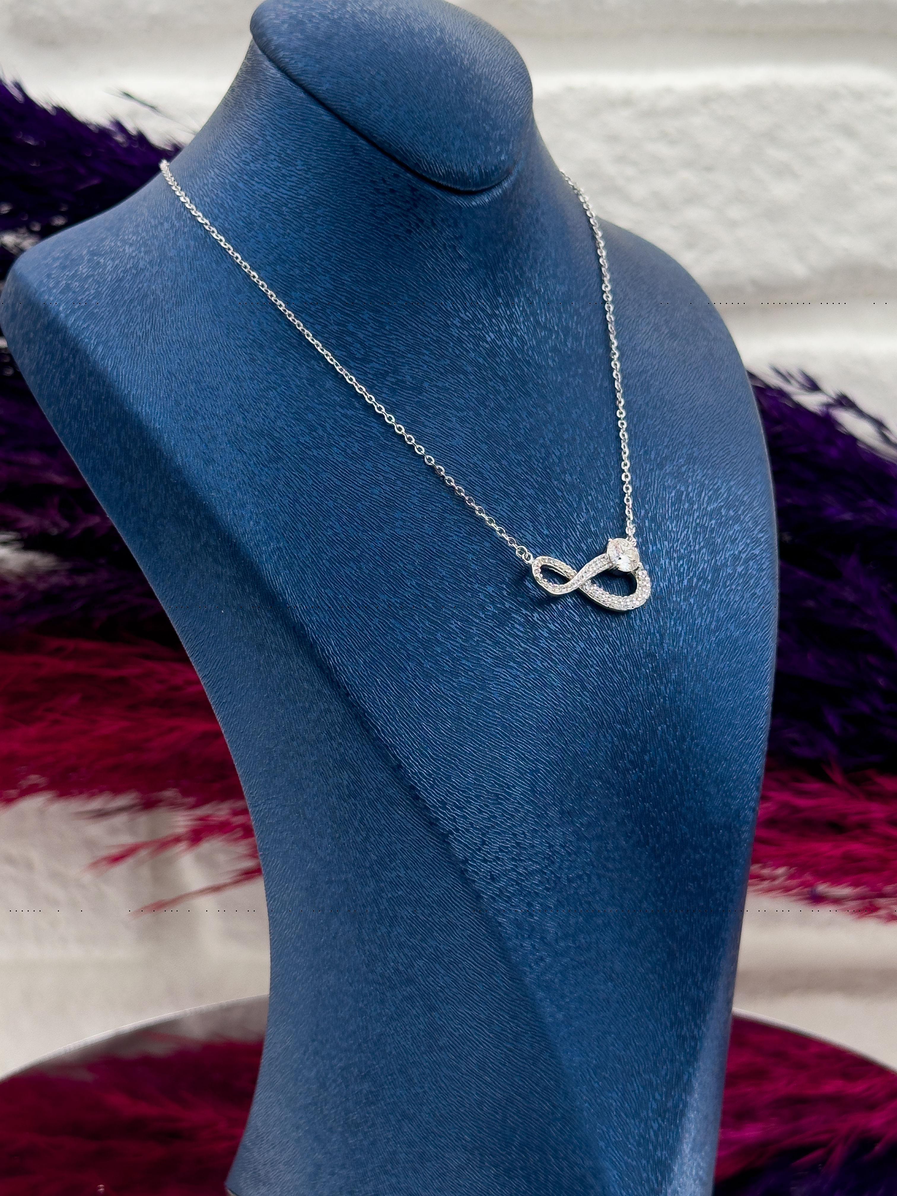 925 Ayar Gümüş Mosanite Taşlı Sonsuzluk Modeli Lüks Kadın Kolye