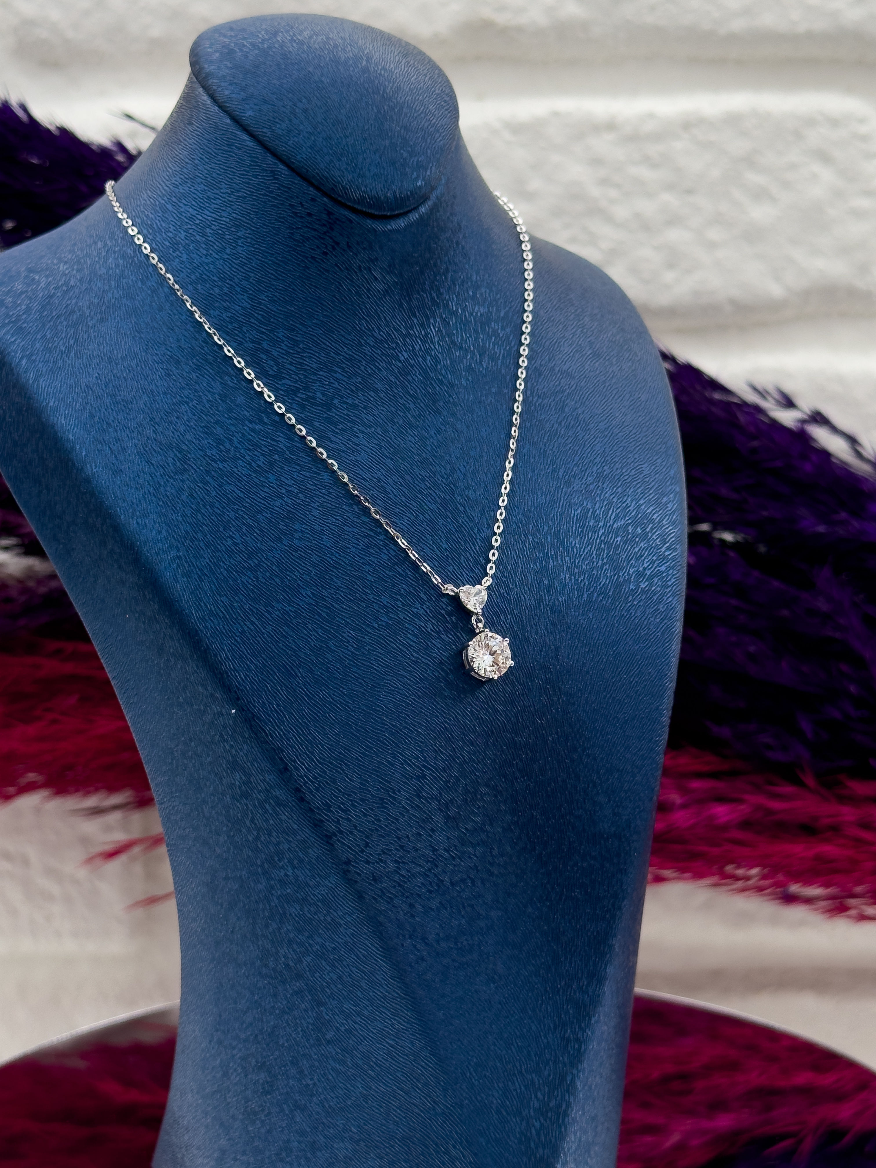 925 Ayar Gümüş Pırlanta Montürlü Aşk Temalı Lüks Kadın Kolye