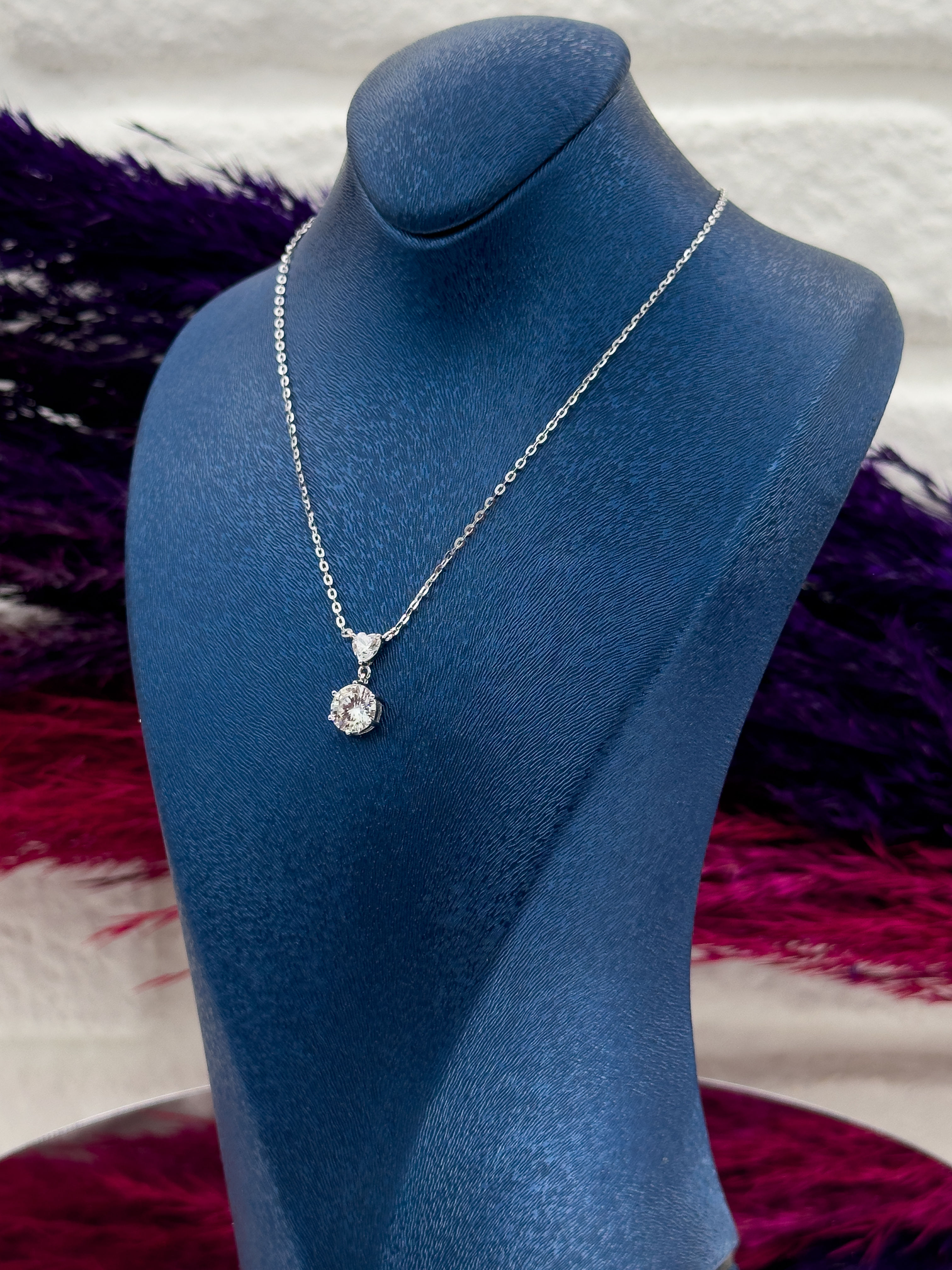 925 Ayar Gümüş Pırlanta Montürlü Aşk Temalı Lüks Kadın Kolye