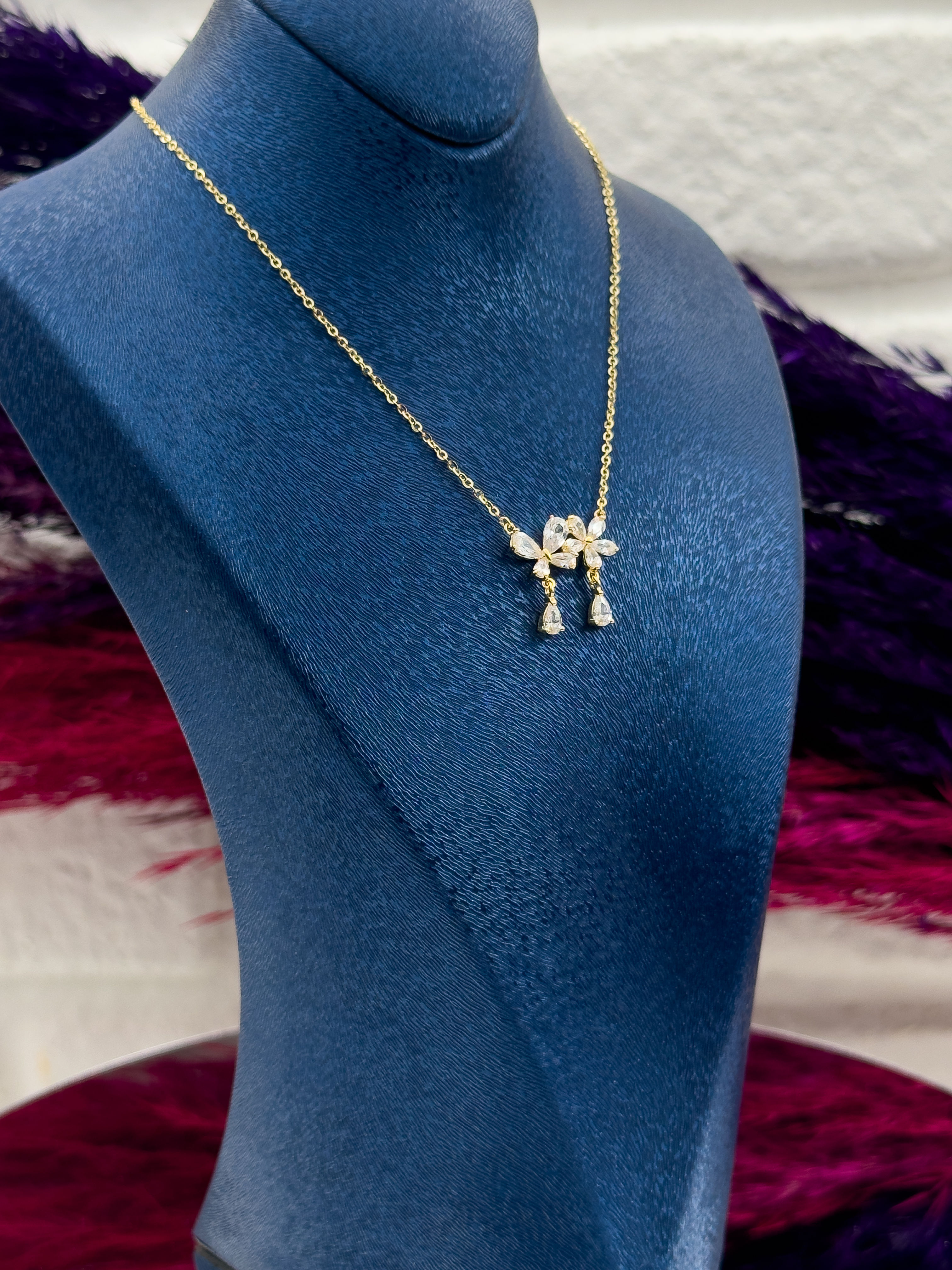 925 Ayar Gümüş Damla Taşlı Gold Renk Lotus Modeli Zarif Kadın Kolye