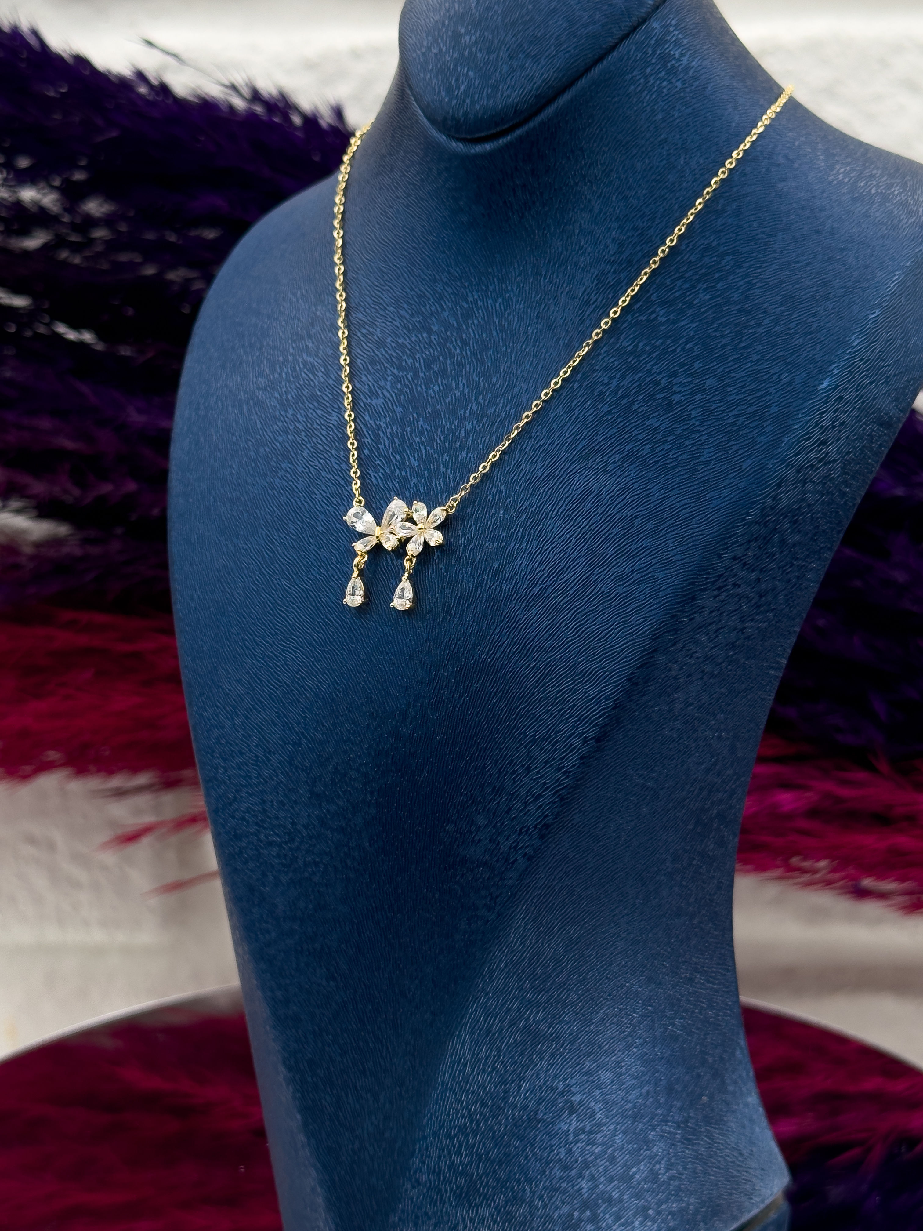 925 Ayar Gümüş Damla Taşlı Gold Renk Lotus Modeli Zarif Kadın Kolye