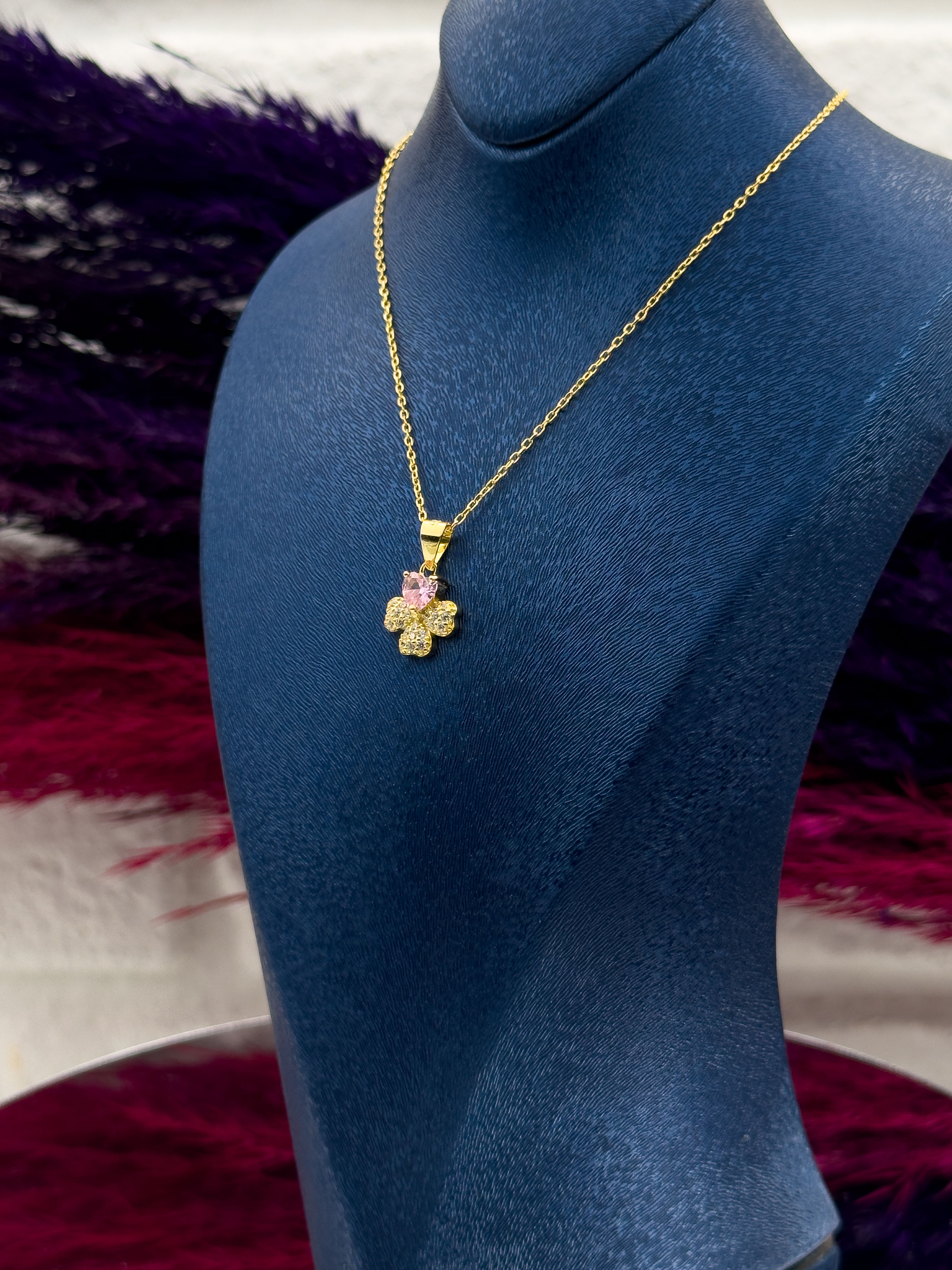 925 Ayar Gümüş Pembe Kuvars Taşlı Yonca Modeli Zarif Kadın Kolye