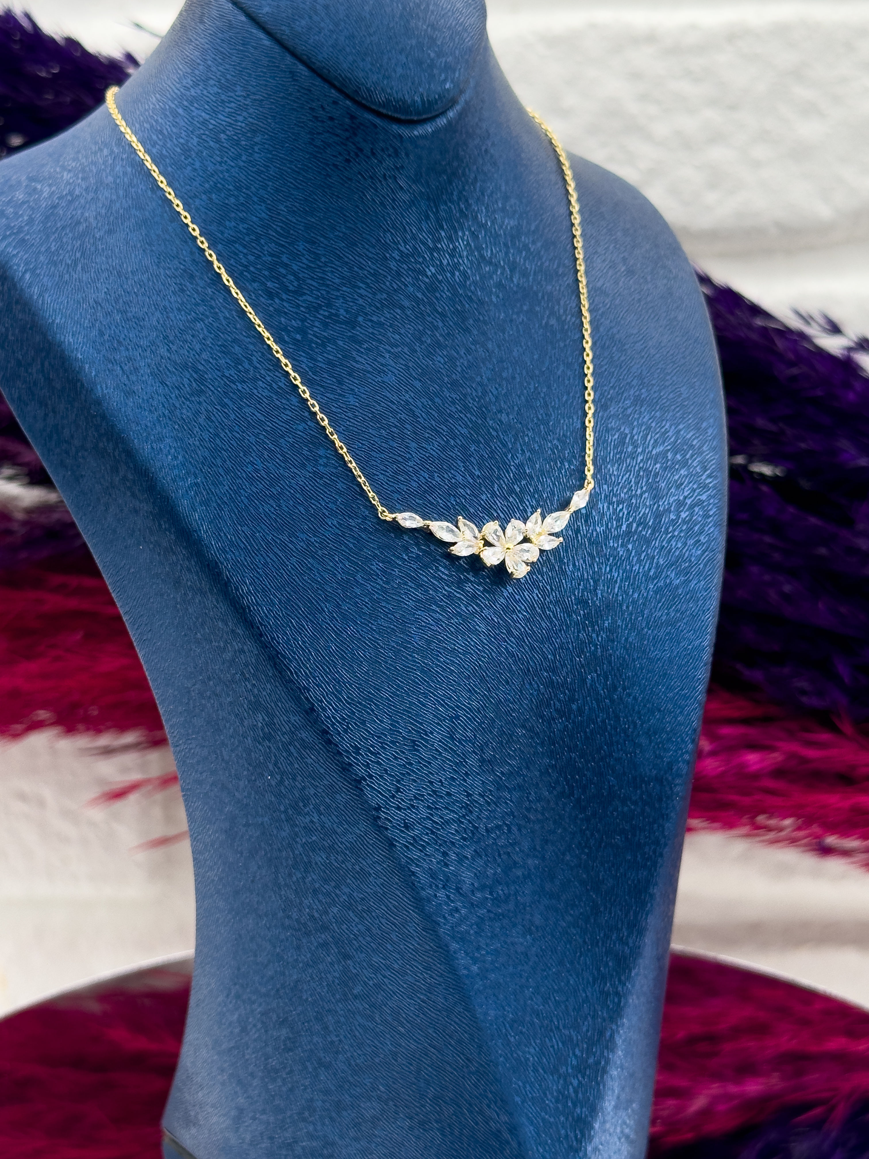 925 Ayar Gümüş Özel Tasarım Gold Renk Lotus Modeli Zarif Kadın Kolye