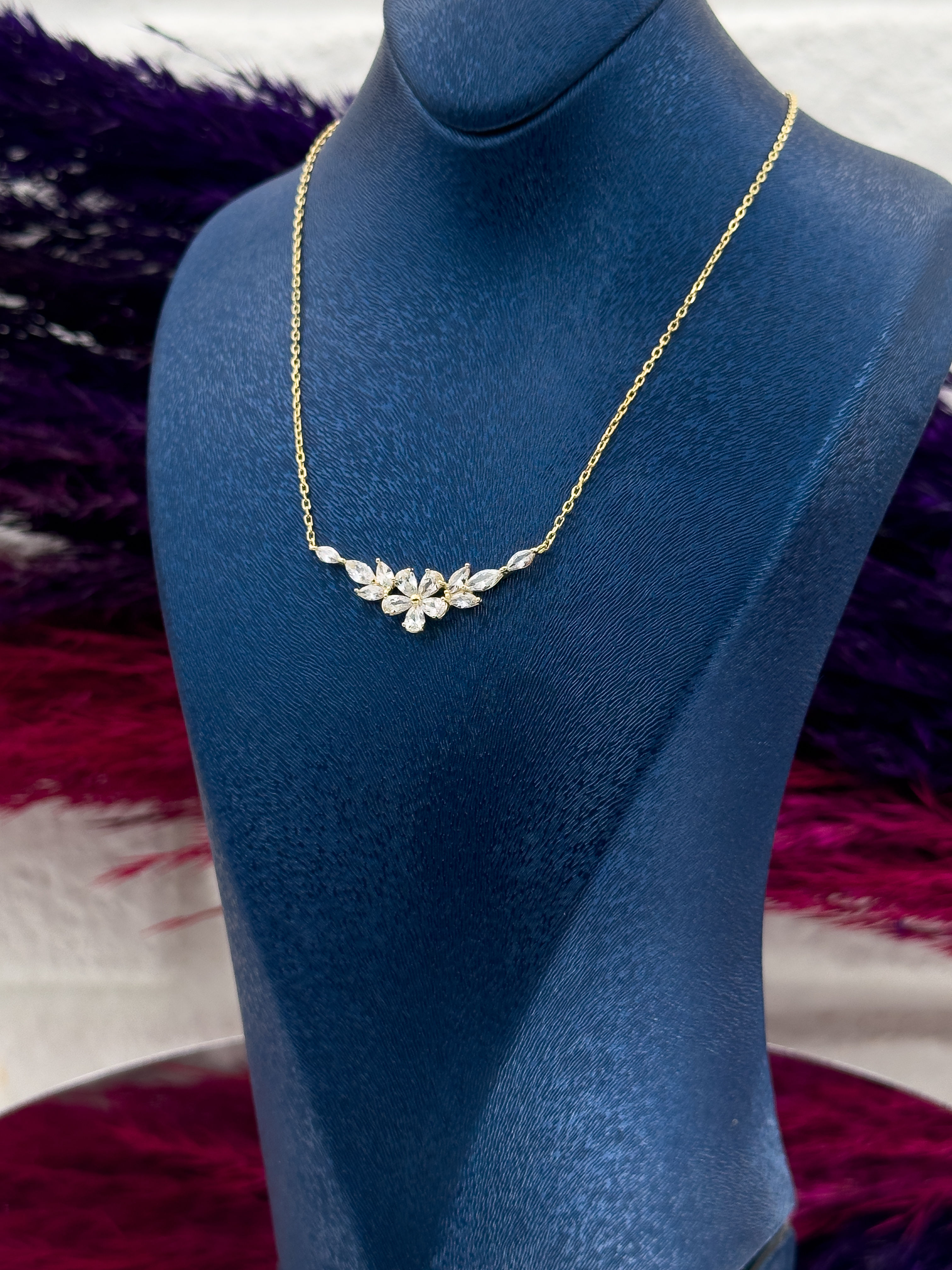 925 Ayar Gümüş Özel Tasarım Gold Renk Lotus Modeli Zarif Kadın Kolye