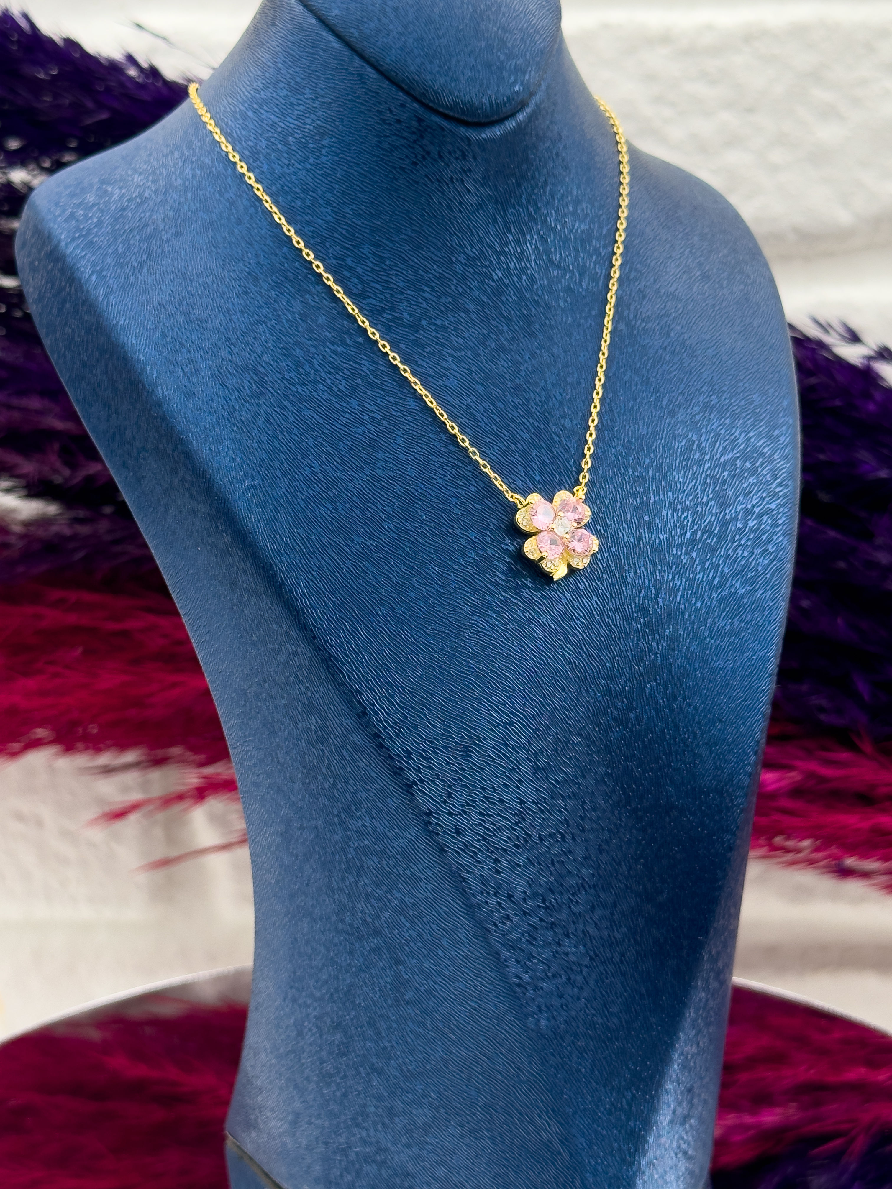 925 Ayar Gümüş Pembe Kuvars Taşlı Yonca Modeli Trend Kadın Kolye