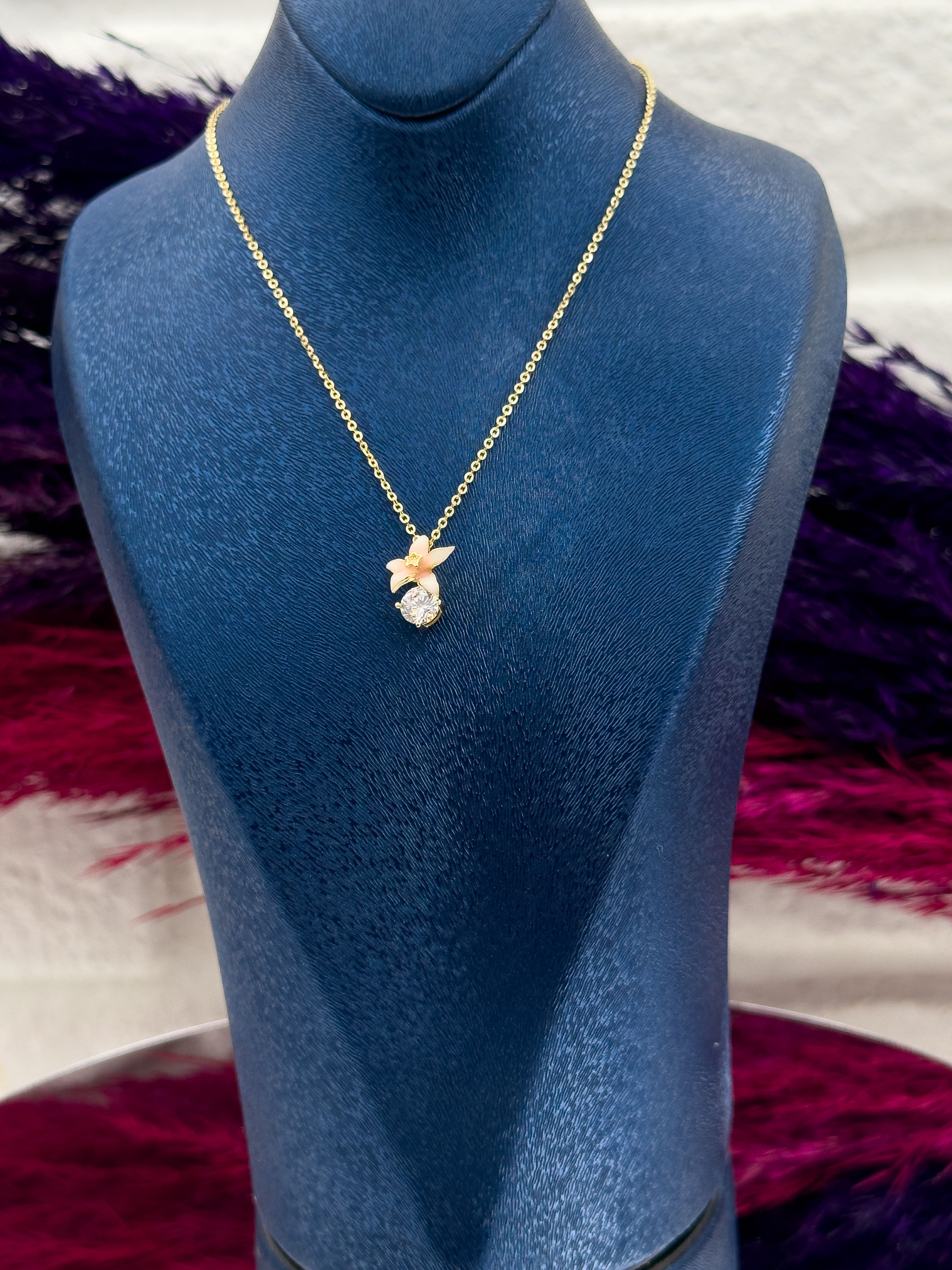 925 Ayar Gümüş Çiçek Mineli Tektaş Modeli Zarif Kadın Kolye