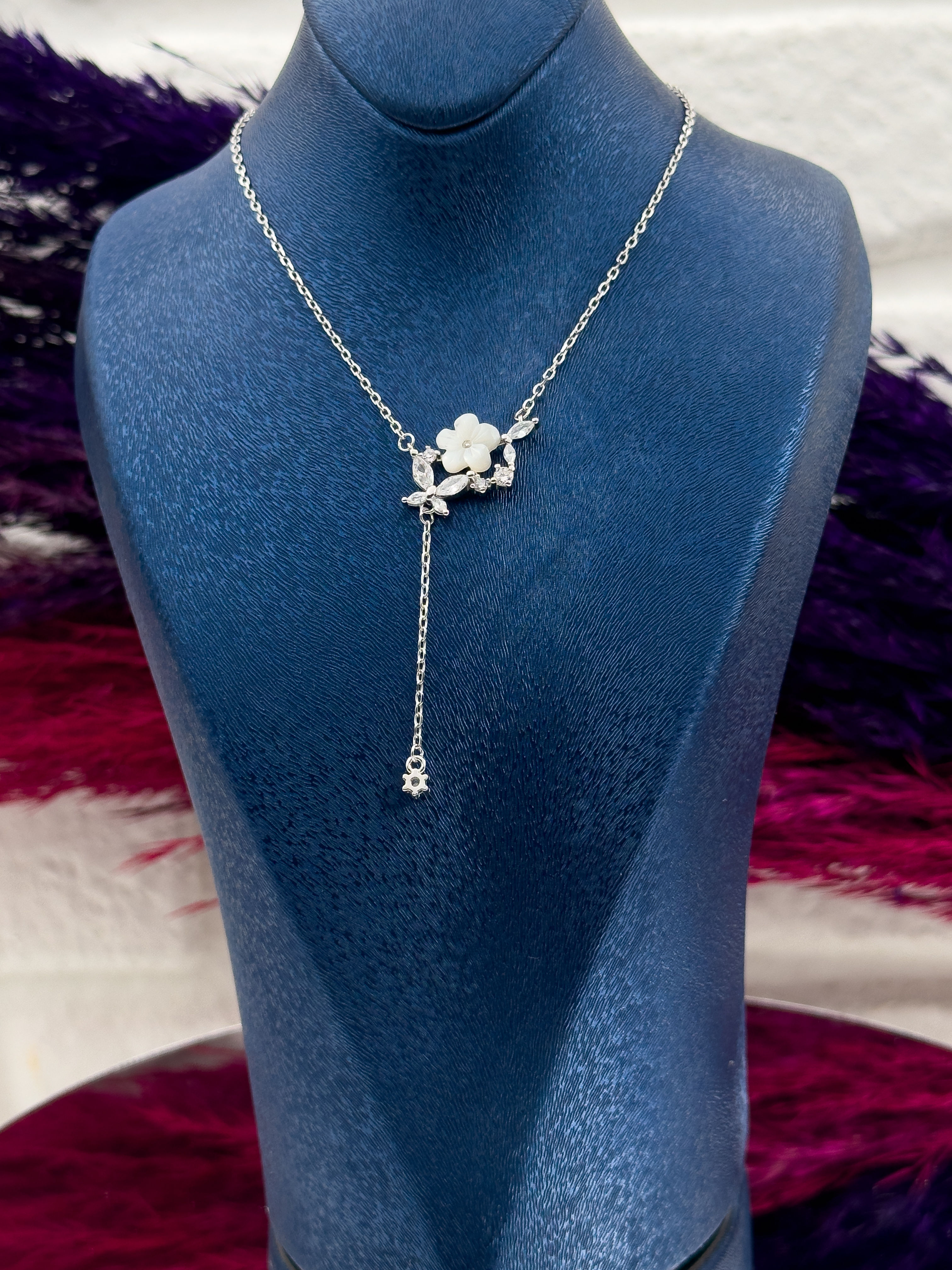 925 Ayar Gümüş Mineli Lotus Modeli Zarif Kadın Kolye