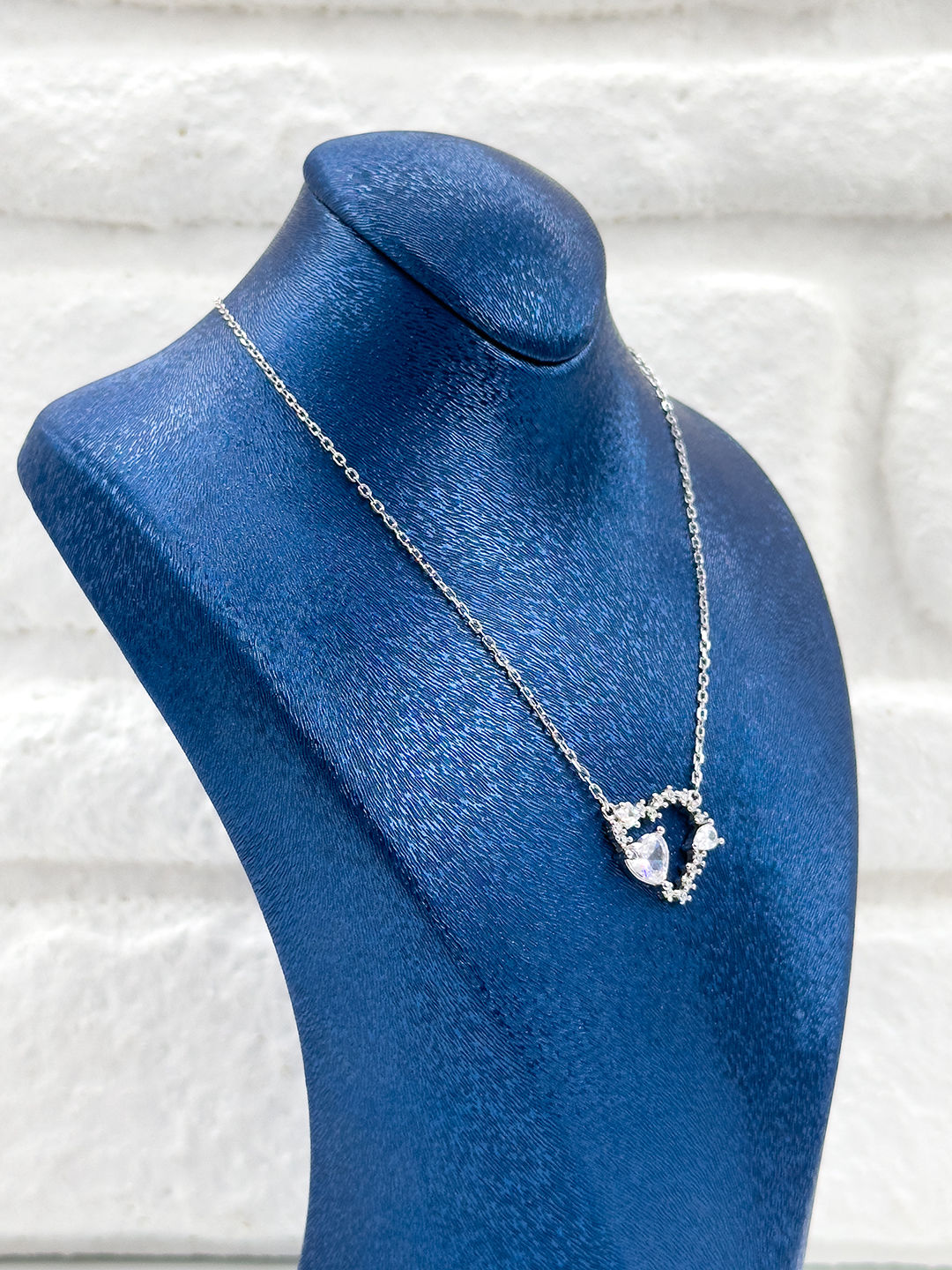 Zirkon Taşlı Kalpli Kadın Gümüş Kolye