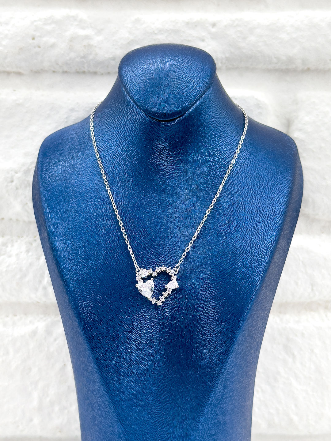 Zirkon Taşlı Kalpli Kadın Gümüş Kolye