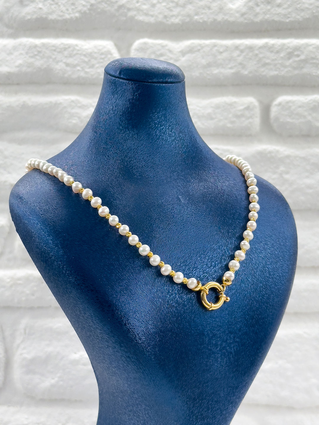 Beyaz İncili Dorika Tasarımlı Gemici Kilitli Kadın Gümüş Kolye - Dorika Kolye