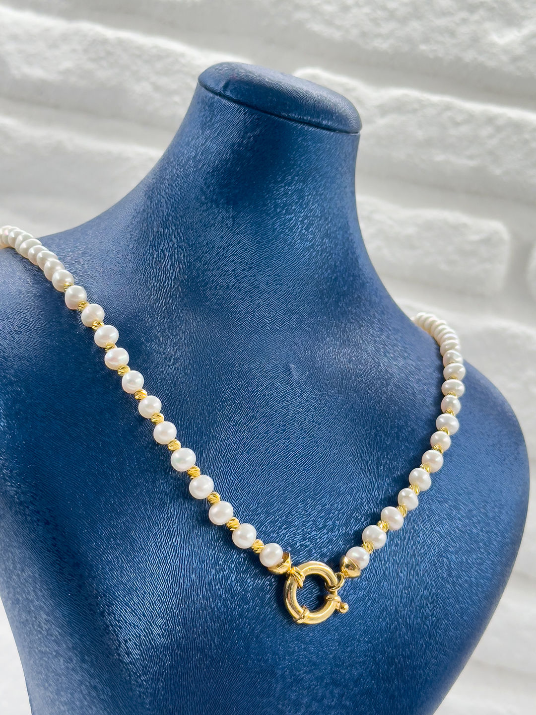 Beyaz İncili Dorika Tasarımlı Gemici Kilitli Kadın Gümüş Kolye - Dorika Kolye