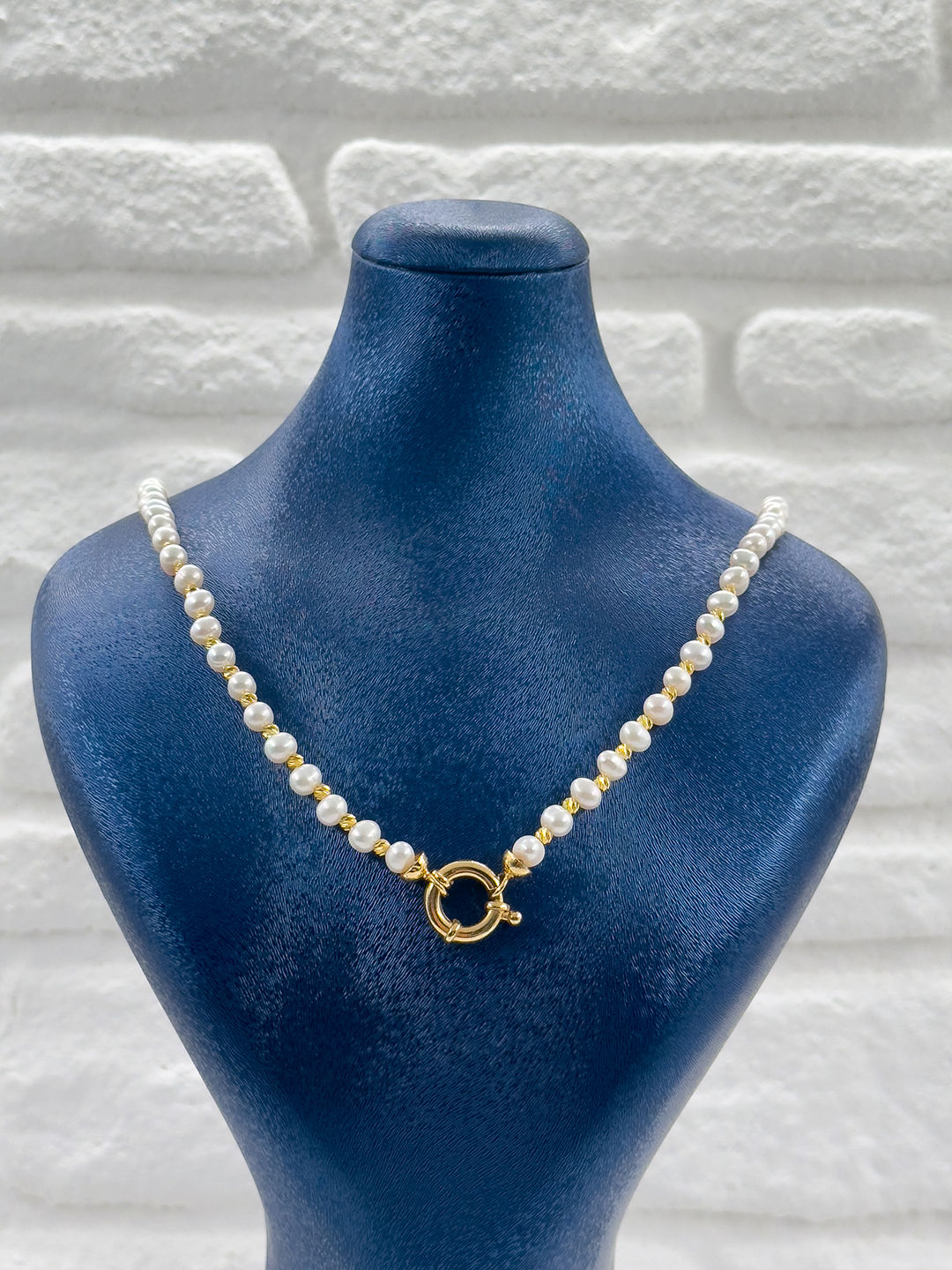 Beyaz İncili Dorika Tasarımlı Gemici Kilitli Kadın Gümüş Kolye - Dorika Kolye