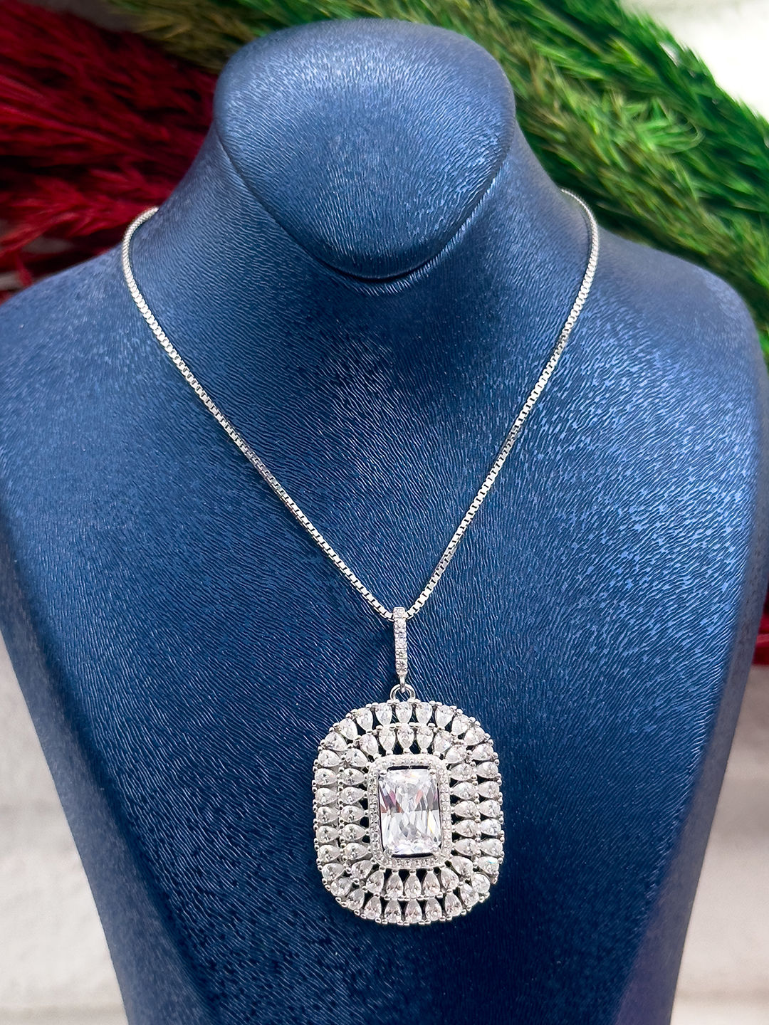 925 Ayar Gümüş İri Boy Pırlanta Montürlü Baget Lüks Kadın Kolye