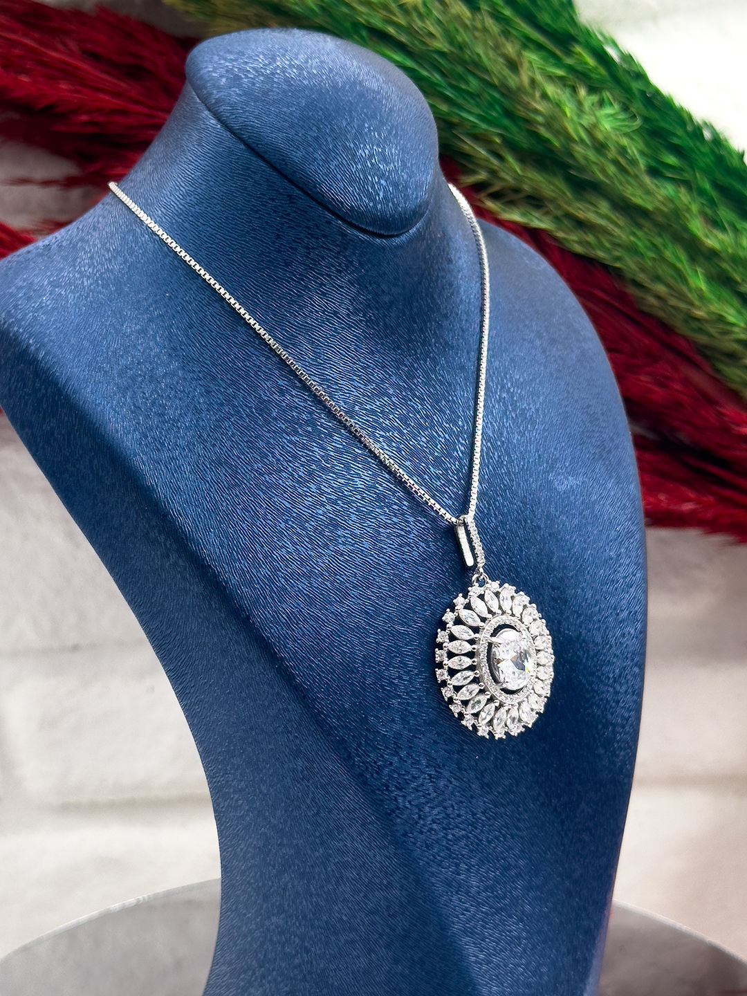 925 Ayar Gümüş İri Boy Zirkon Taşlı Zarif Kadın Kolye