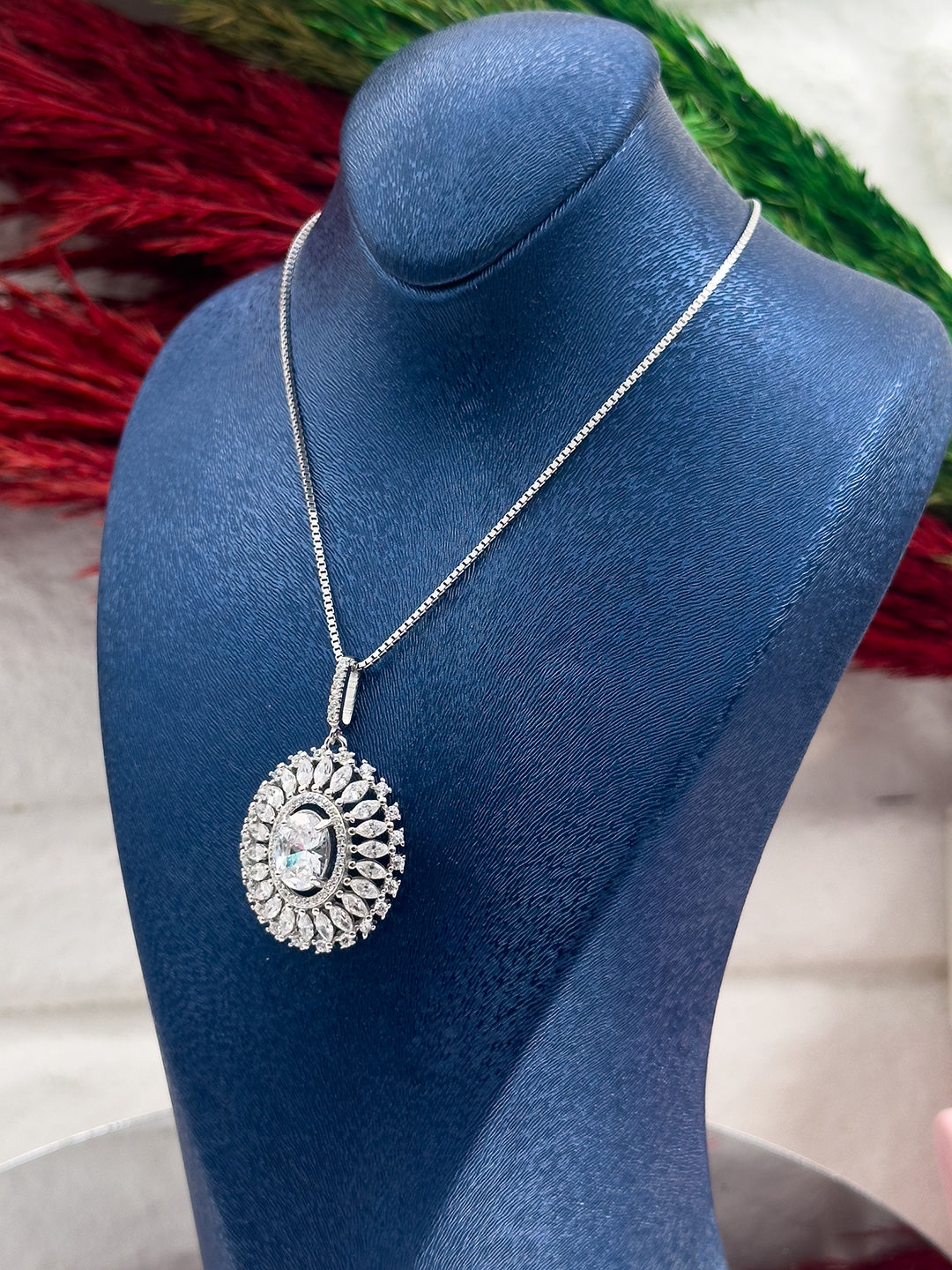 925 Ayar Gümüş İri Boy Zirkon Taşlı Zarif Kadın Kolye