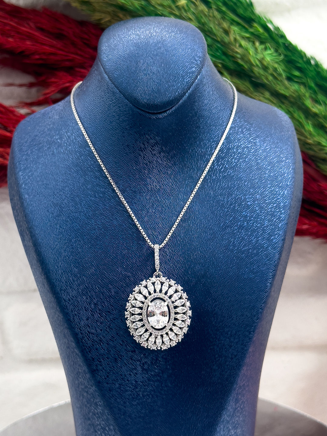 925 Ayar Gümüş İri Boy Zirkon Taşlı Zarif Kadın Kolye