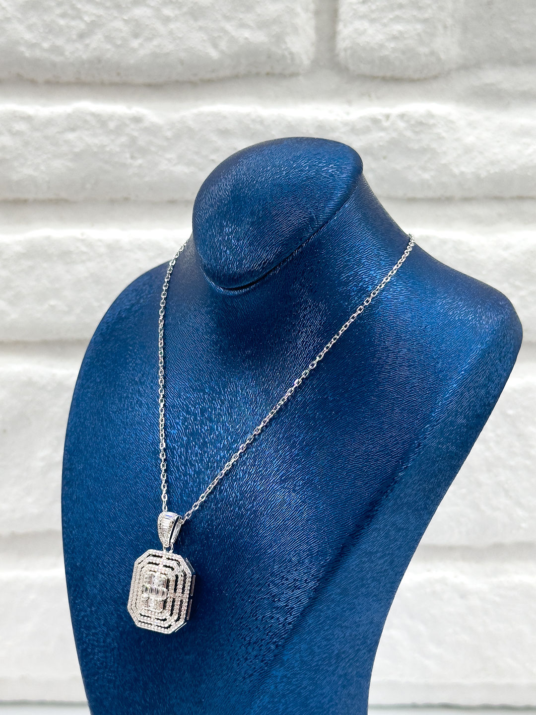 Pırlanta Montür Baget Taşlı Kadın Gümüş Kolye - Baget Kolye