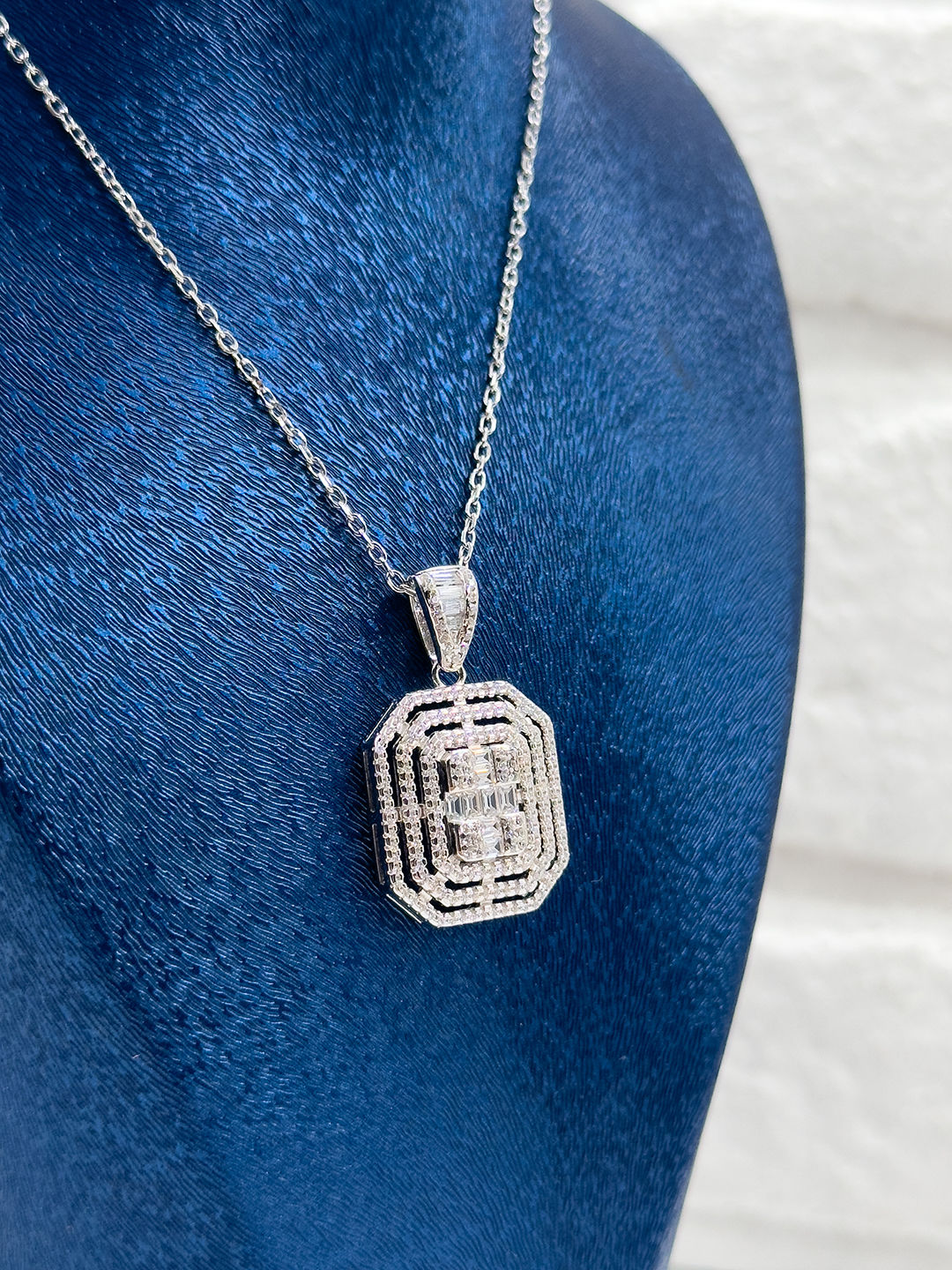 Pırlanta Montür Baget Taşlı Kadın Gümüş Kolye - Baget Kolye