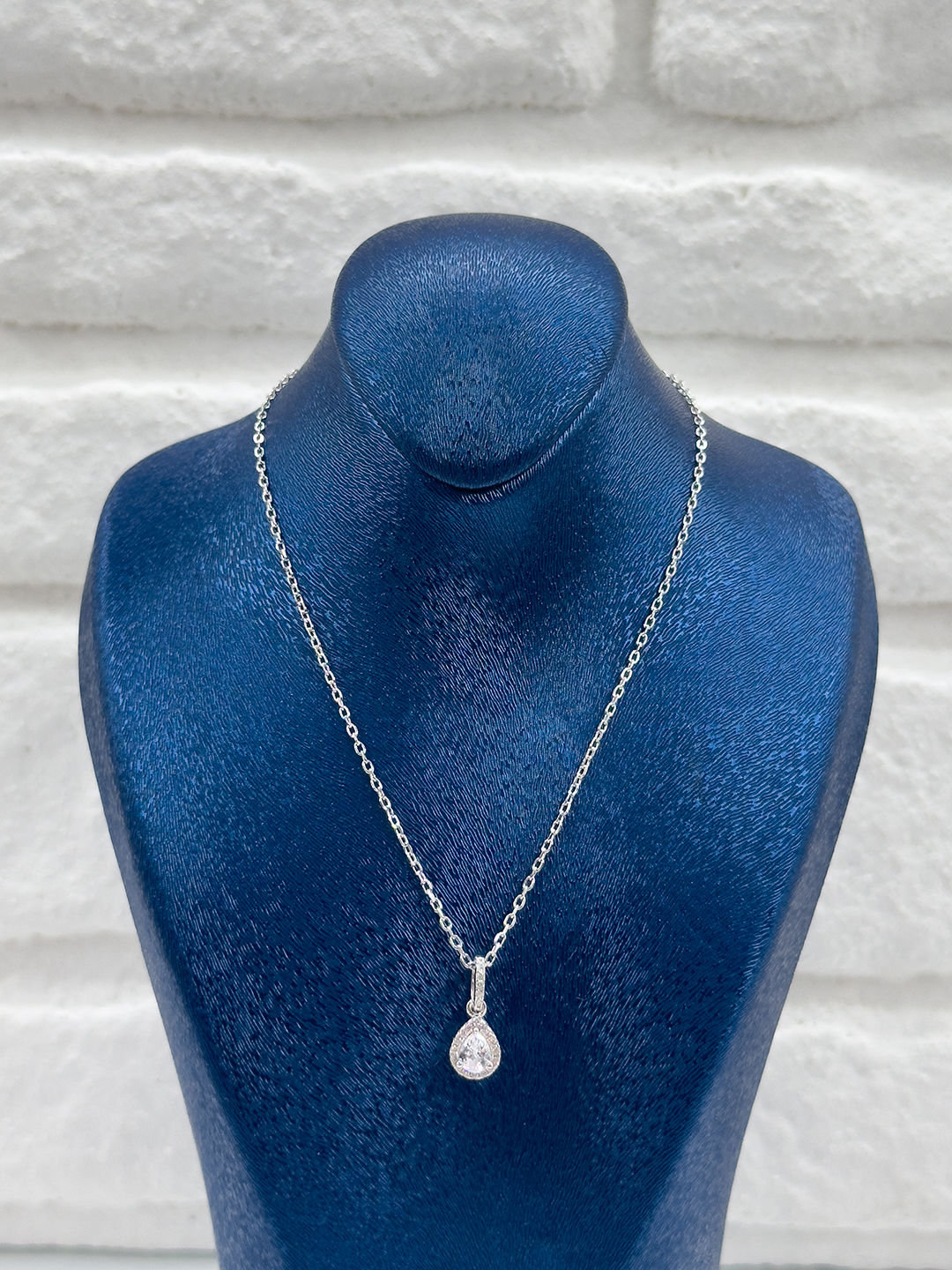 Spor Şık Tasarım Damla Model Kadın Gümüş Kolye